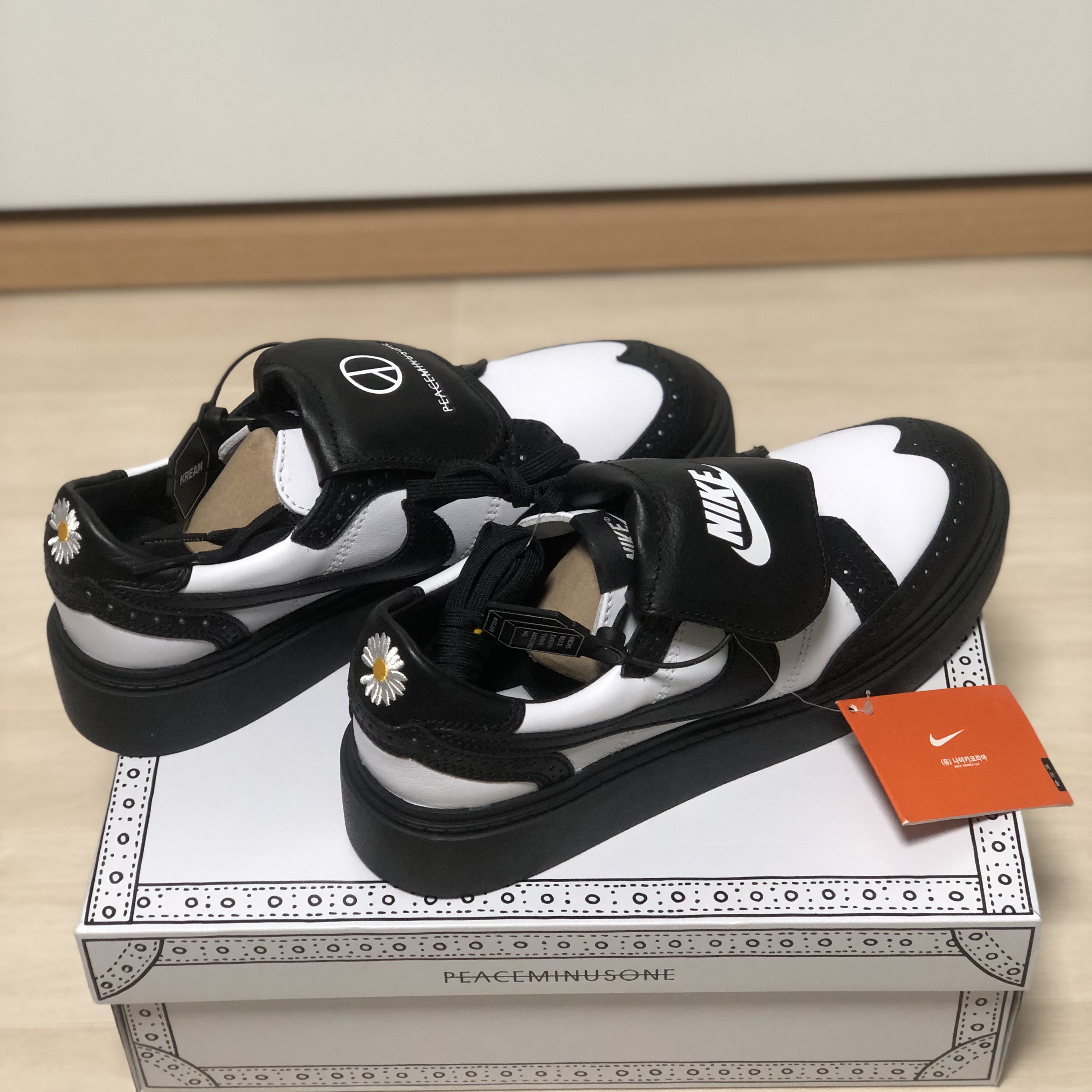Nike x Peaceminusone Kwondo1 Black and White 착용 스타일 - 1