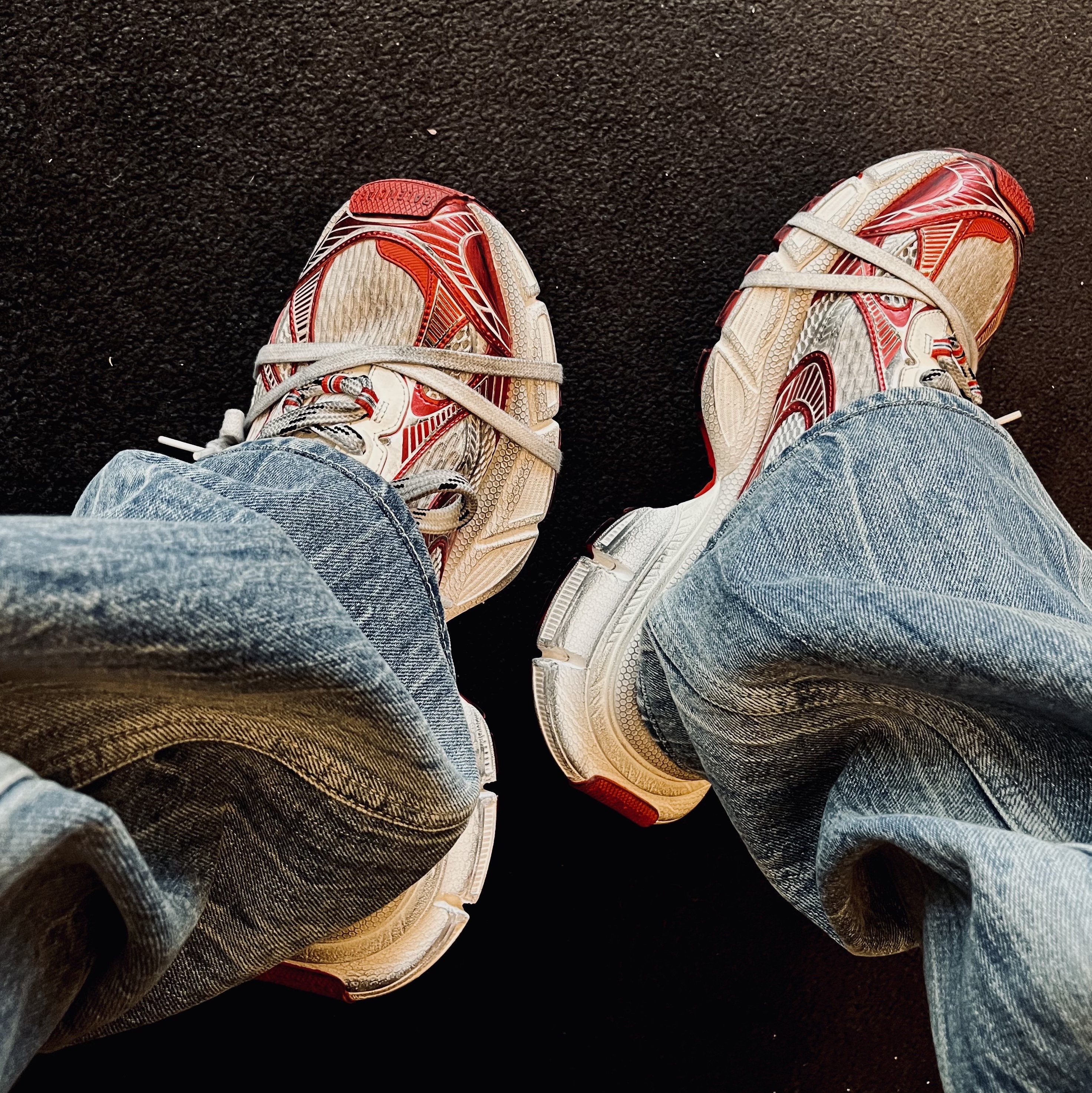 Balenciaga 3XL Sneakers White Red 착용 스타일 - 2