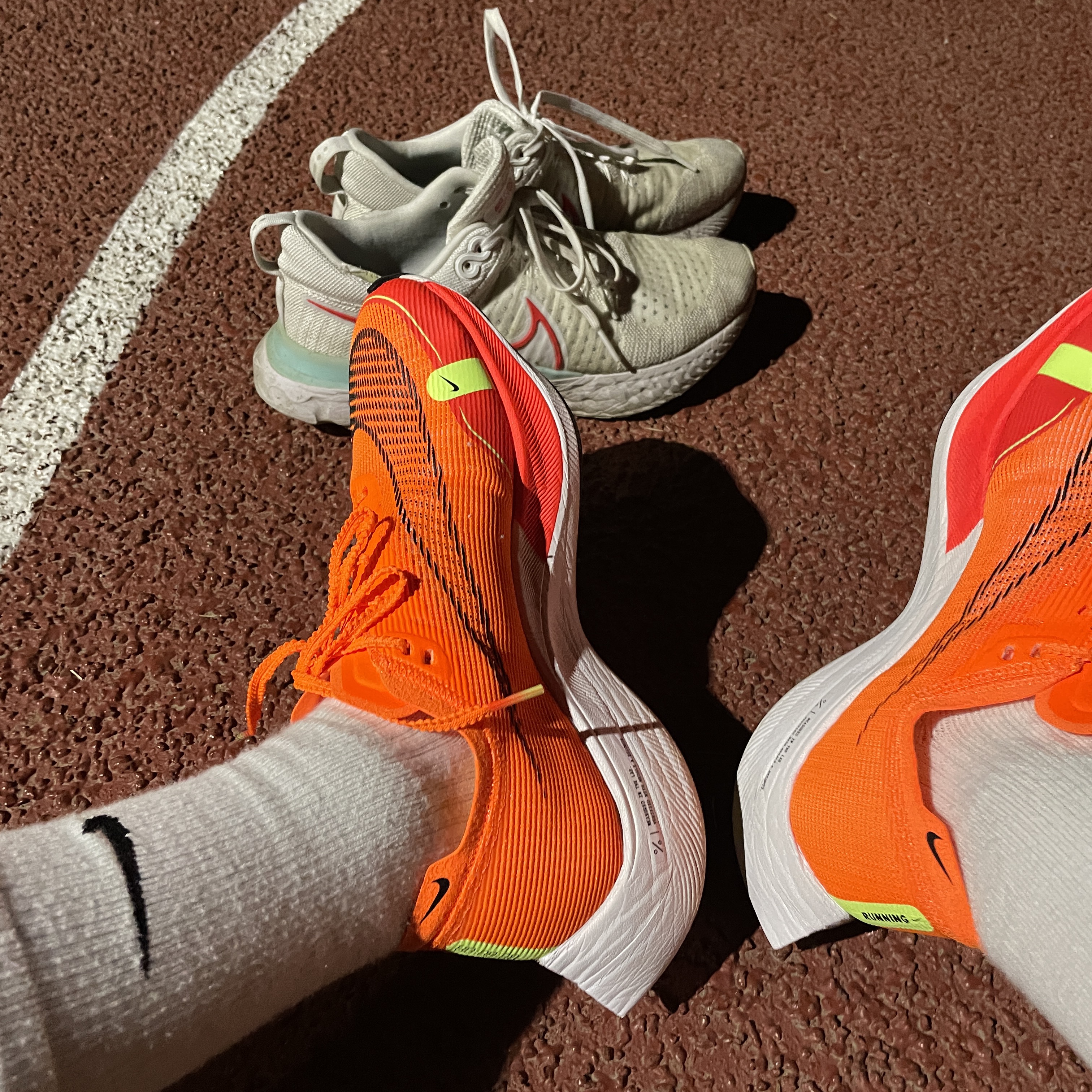 Nike ZoomX Vaporfly Next% 2 Total Orange 착용 스타일 - 1