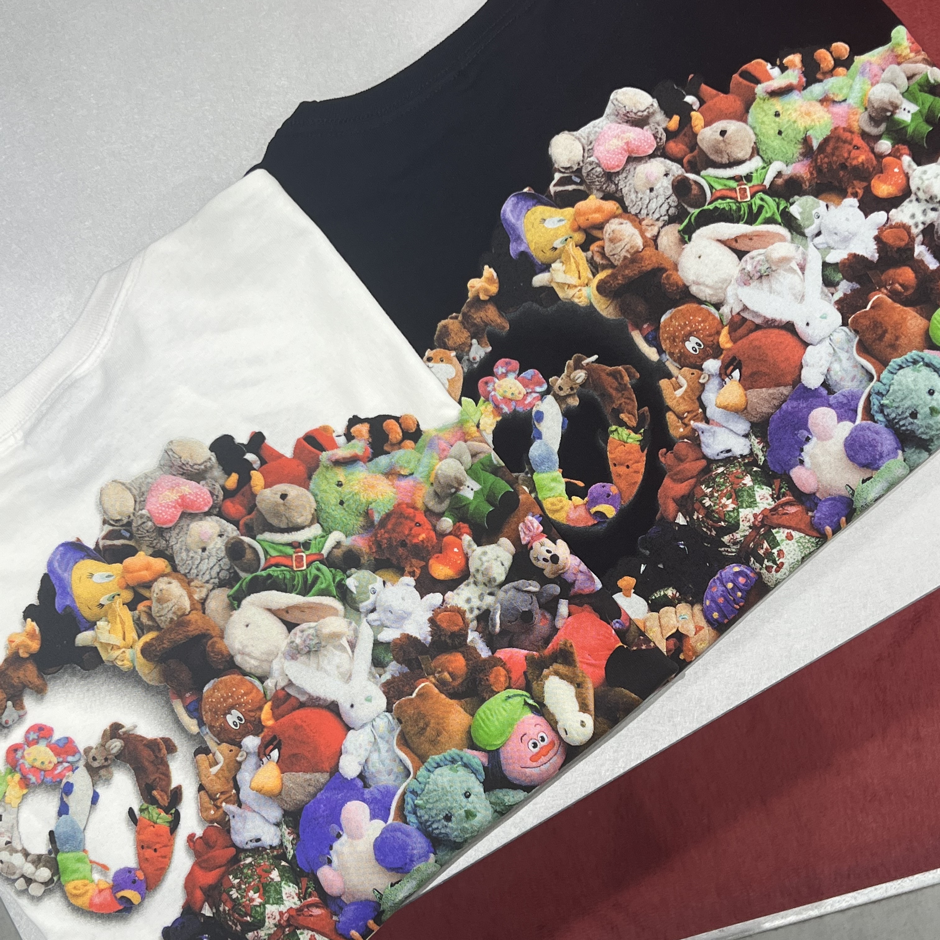 Stussy Plush T-Shirt White, Stussy Plush T-Shirt Black 착용 스타일
