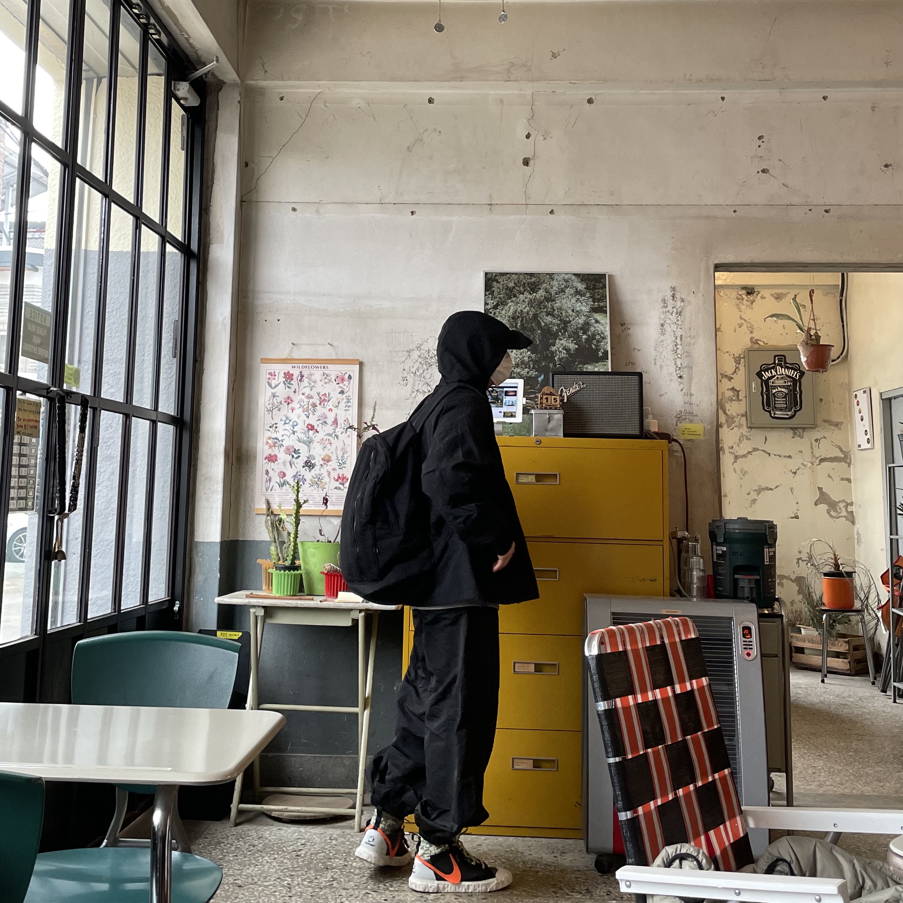 Nike x Readymade Blazer Mid Black, COS Quilted Oversized Shoulder Bag Off White Light Beige 착용 스타일 - 3