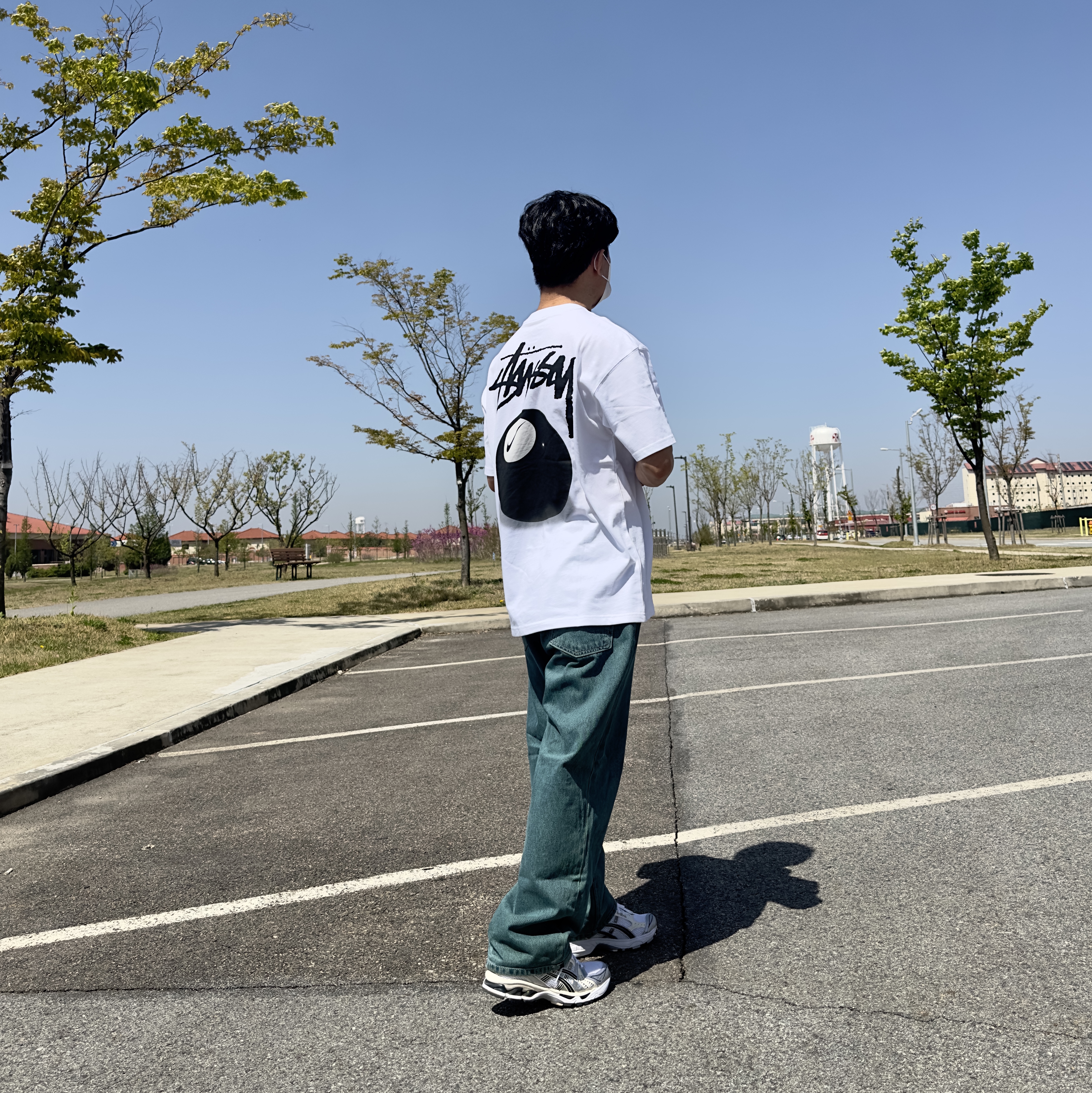 나이키 x 스투시 NRG FL SS 8볼 티셔츠 화이트 (DO9322-100), (W) 아식스 젤 카야노 14 화이트 미드나잇 착용 스타일 - 2
