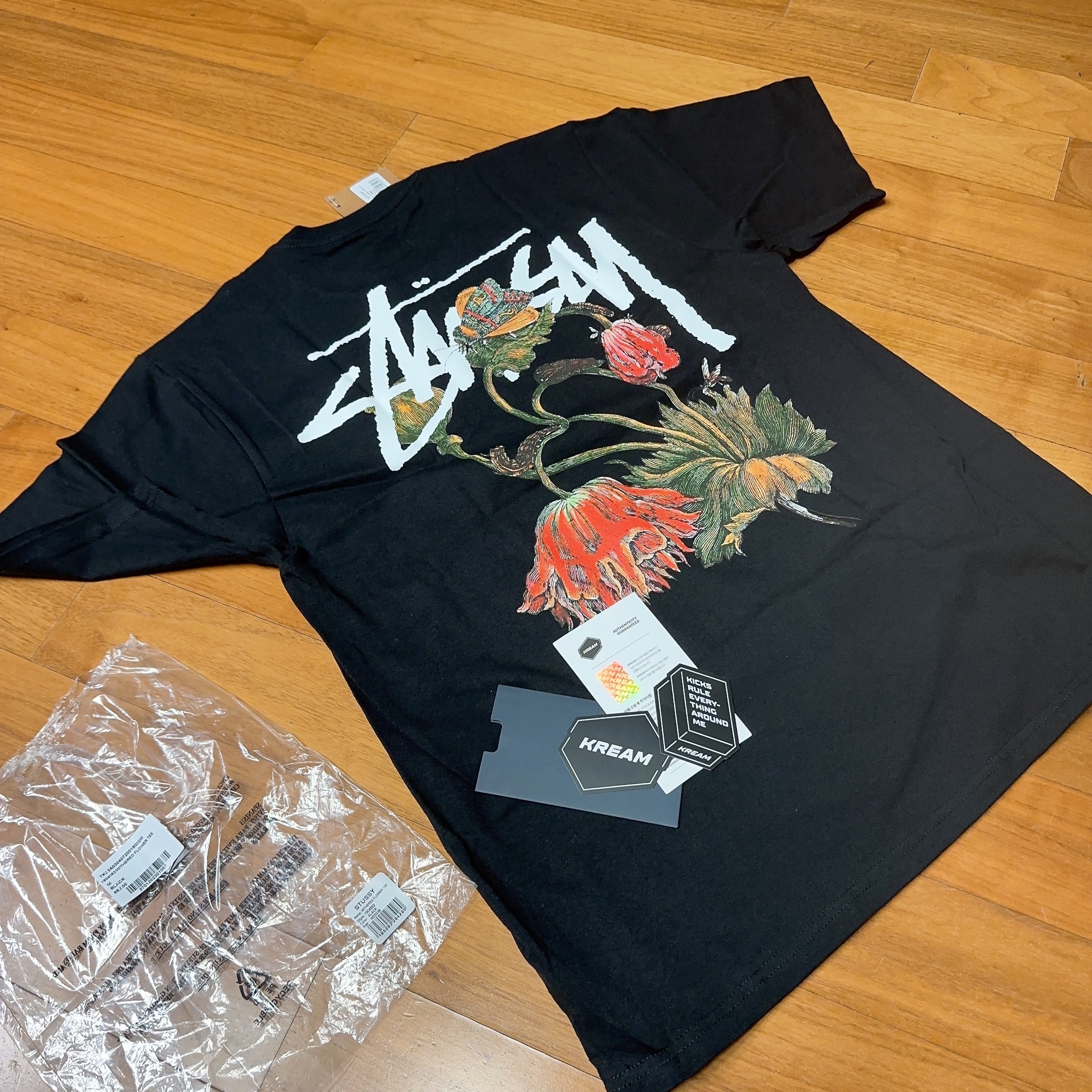 Stussy Withered Flower T-Shirt Black 착용 스타일