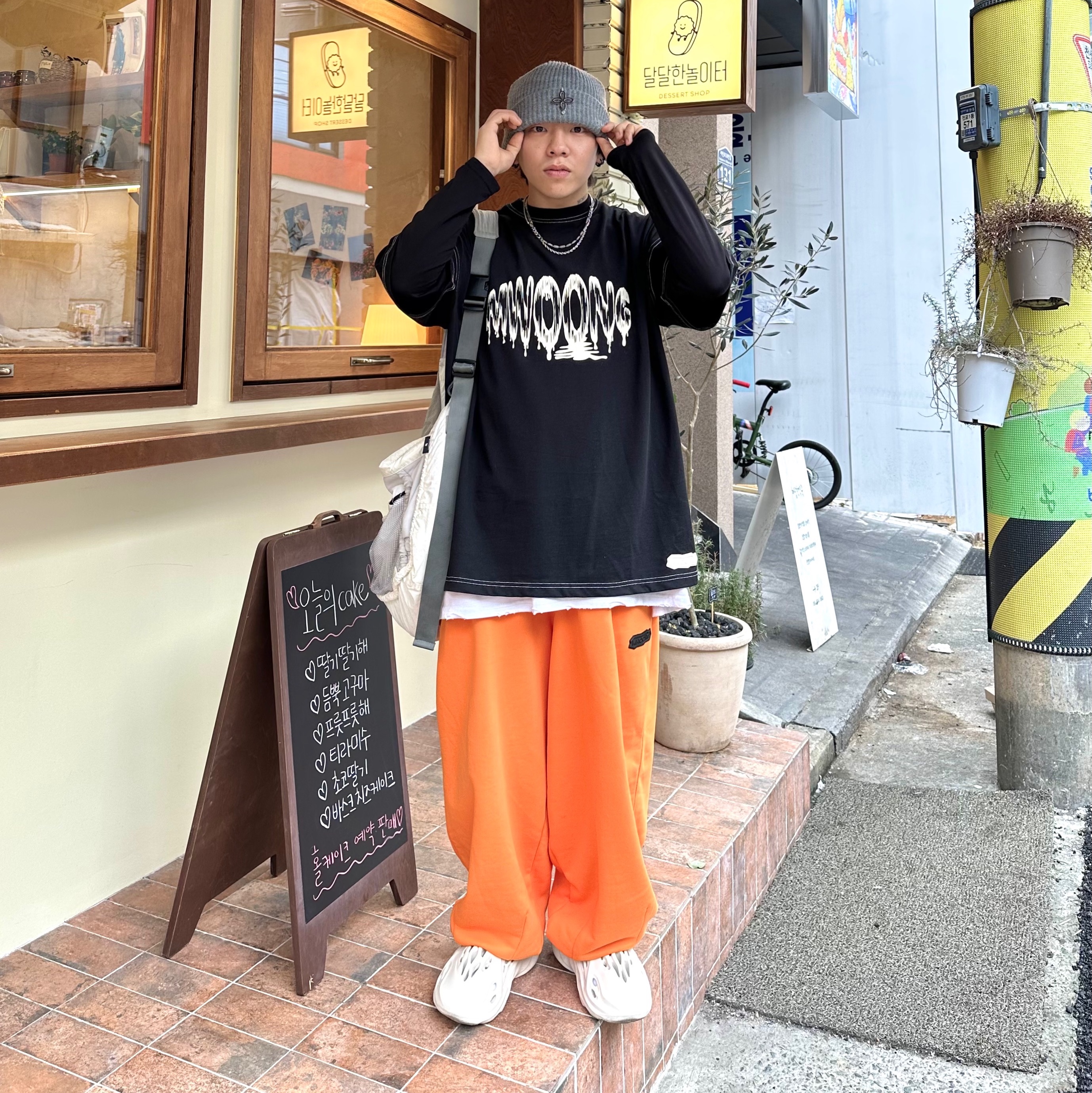 Adidas Yeezy Foam RNNR Ararat 착용 스타일 - 1