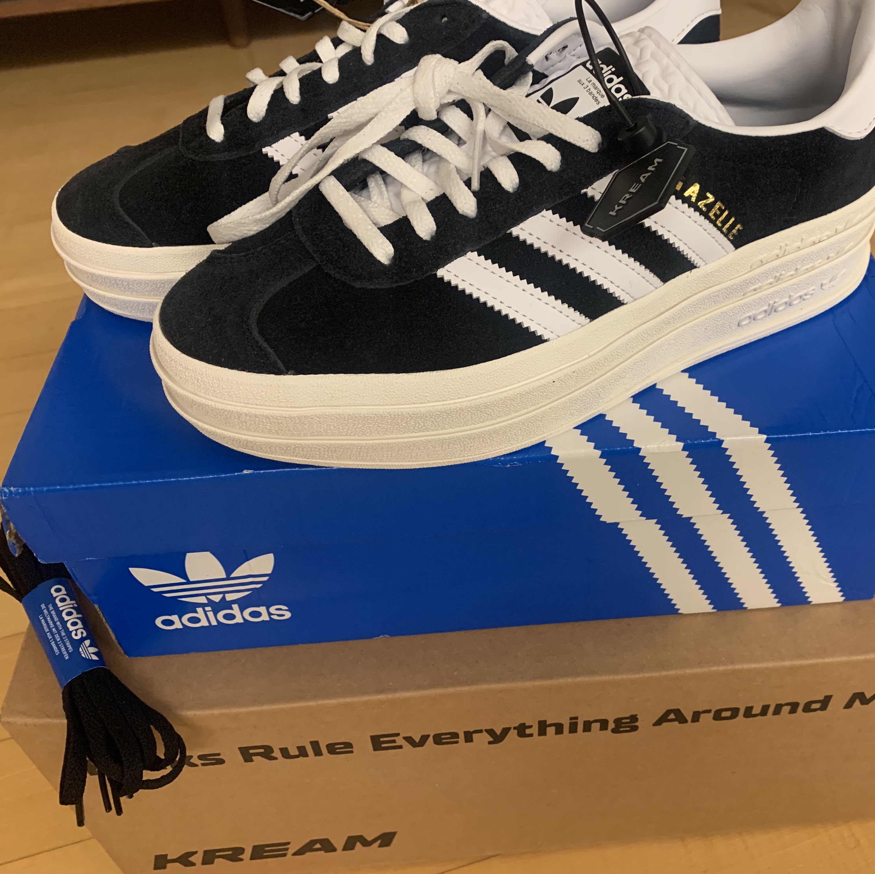 (W) Adidas Gazelle Bold Core Black Cloud White 착용 스타일