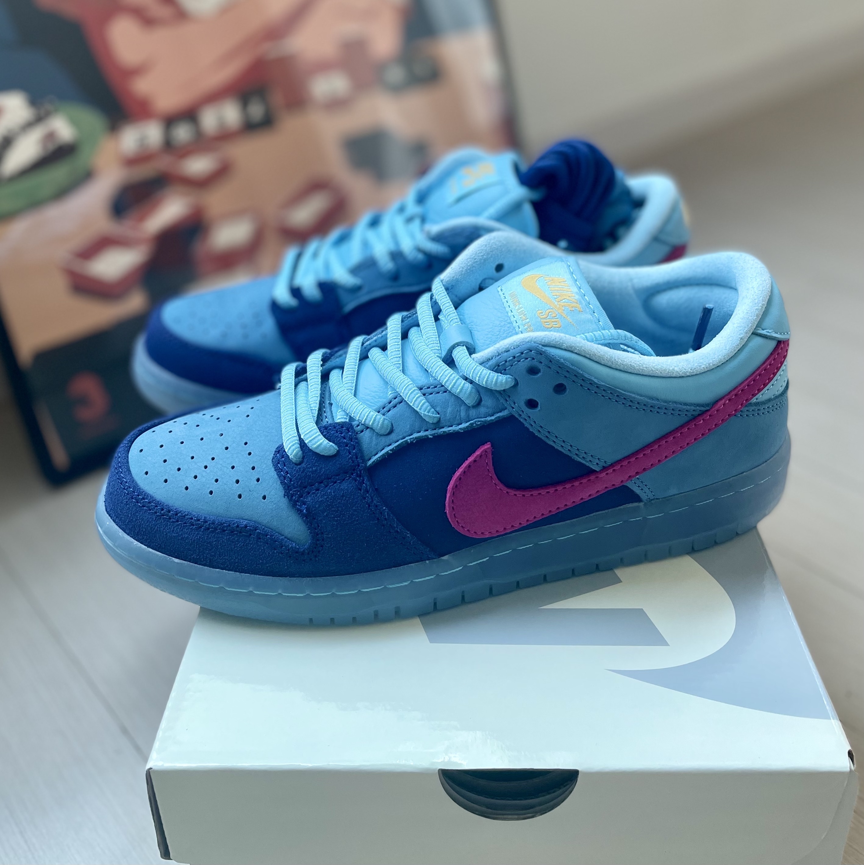 Nike x Run The Jewels SB Dunk Low Deep Royal Blue and Active Pink 착용 스타일