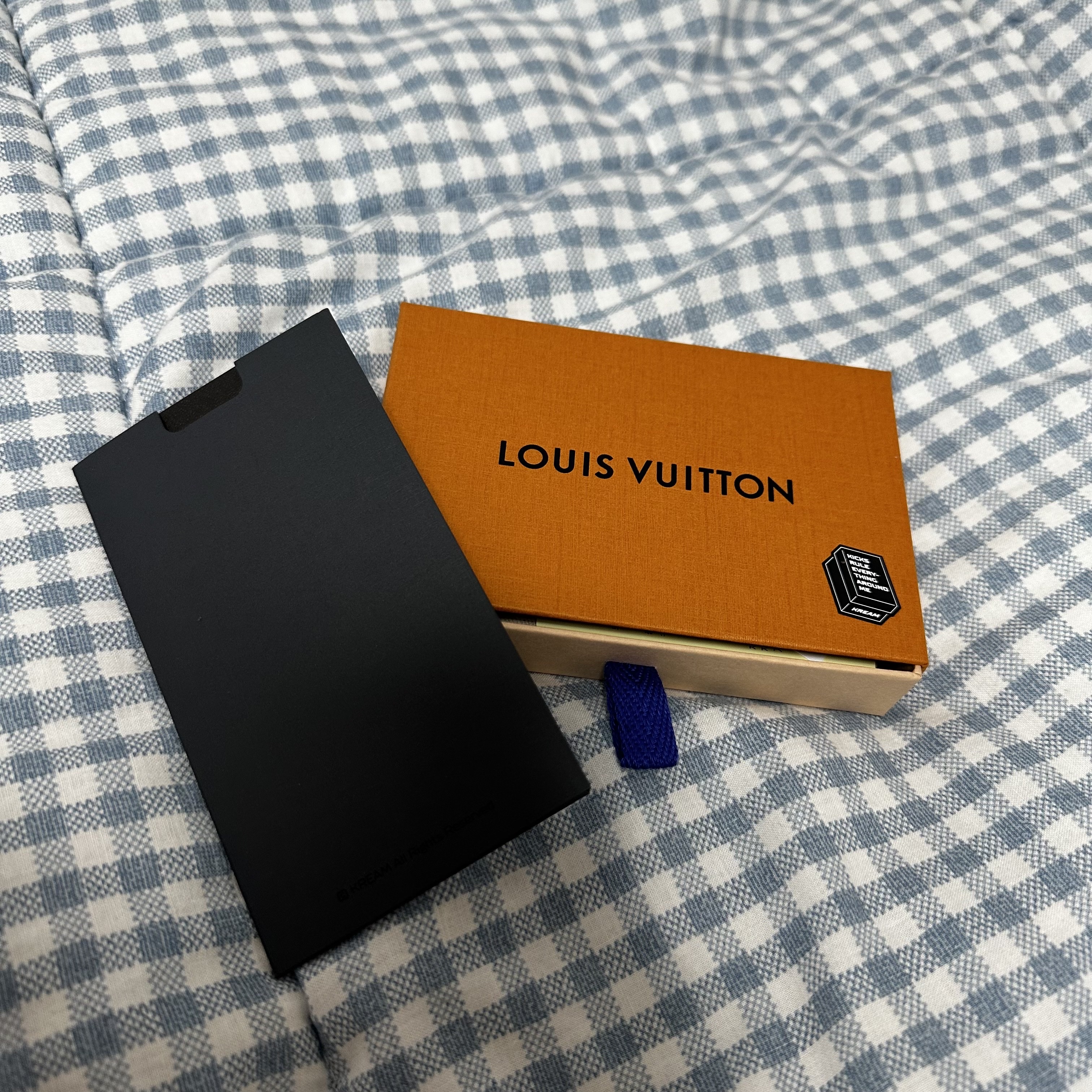 Louis Vuitton Pocket Organizer Monogram Eclipse 착용 스타일 - 1