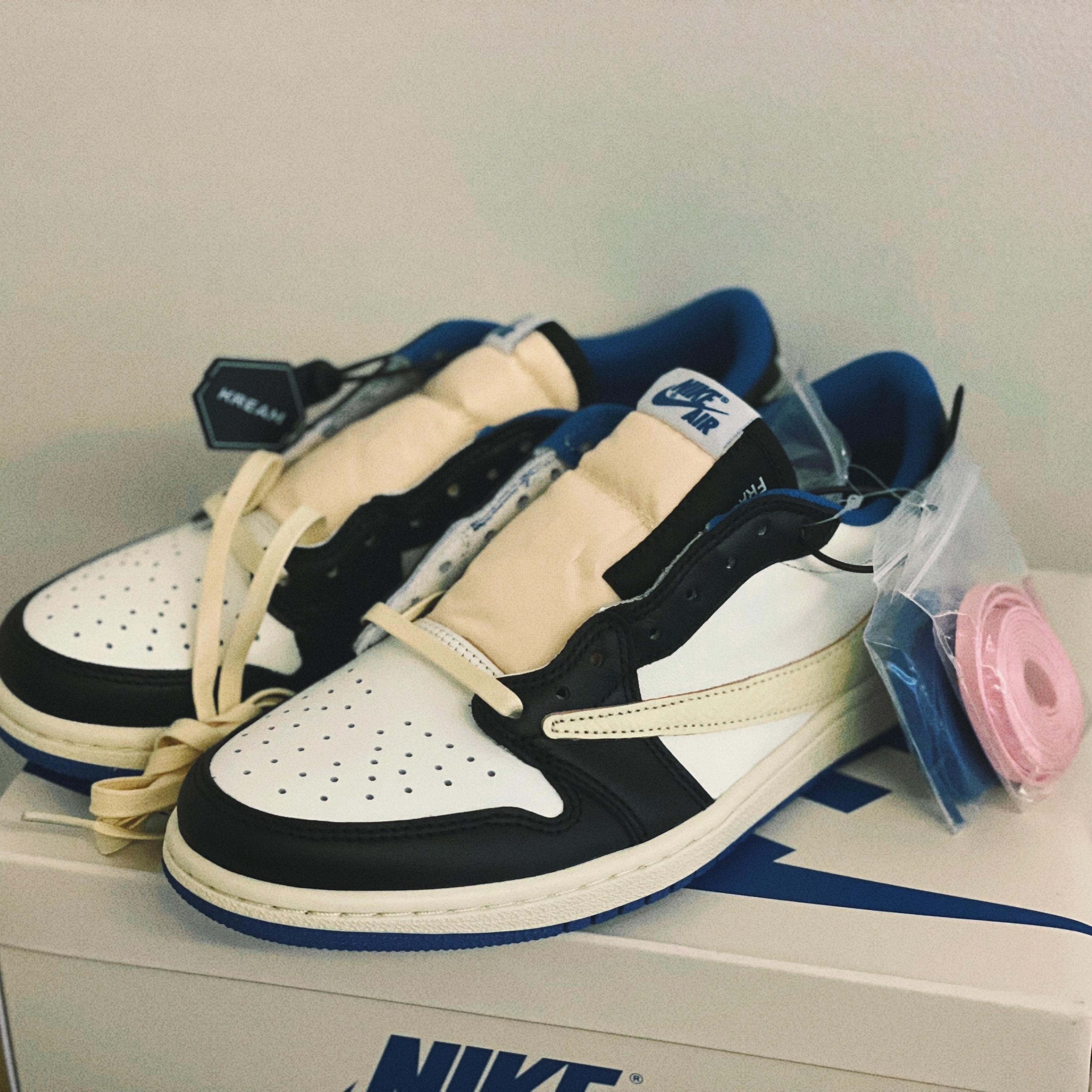 Jordan 1 x Travis Scott x Fragment Retro Low OG SP Military Blue 착용 스타일