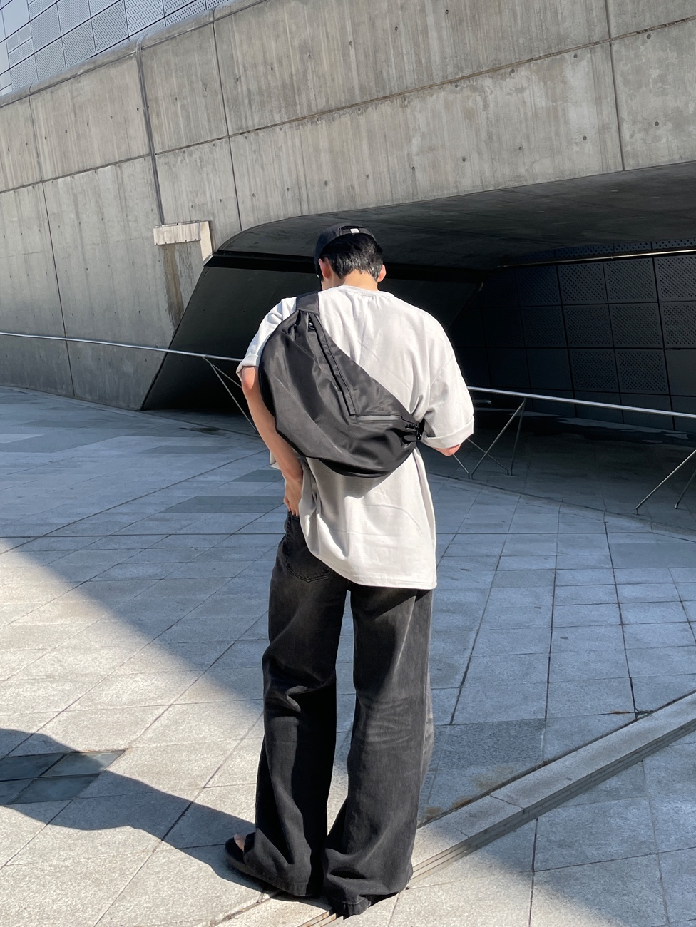 우포스 오리지날 블랙 착용 스타일 - 3