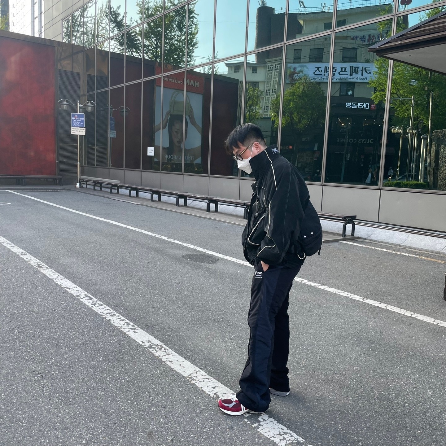 Ader Error Bant Jumper Noir, New Balance 990v3 Made in USA Scarlet Marblehead 착용 스타일 - 1