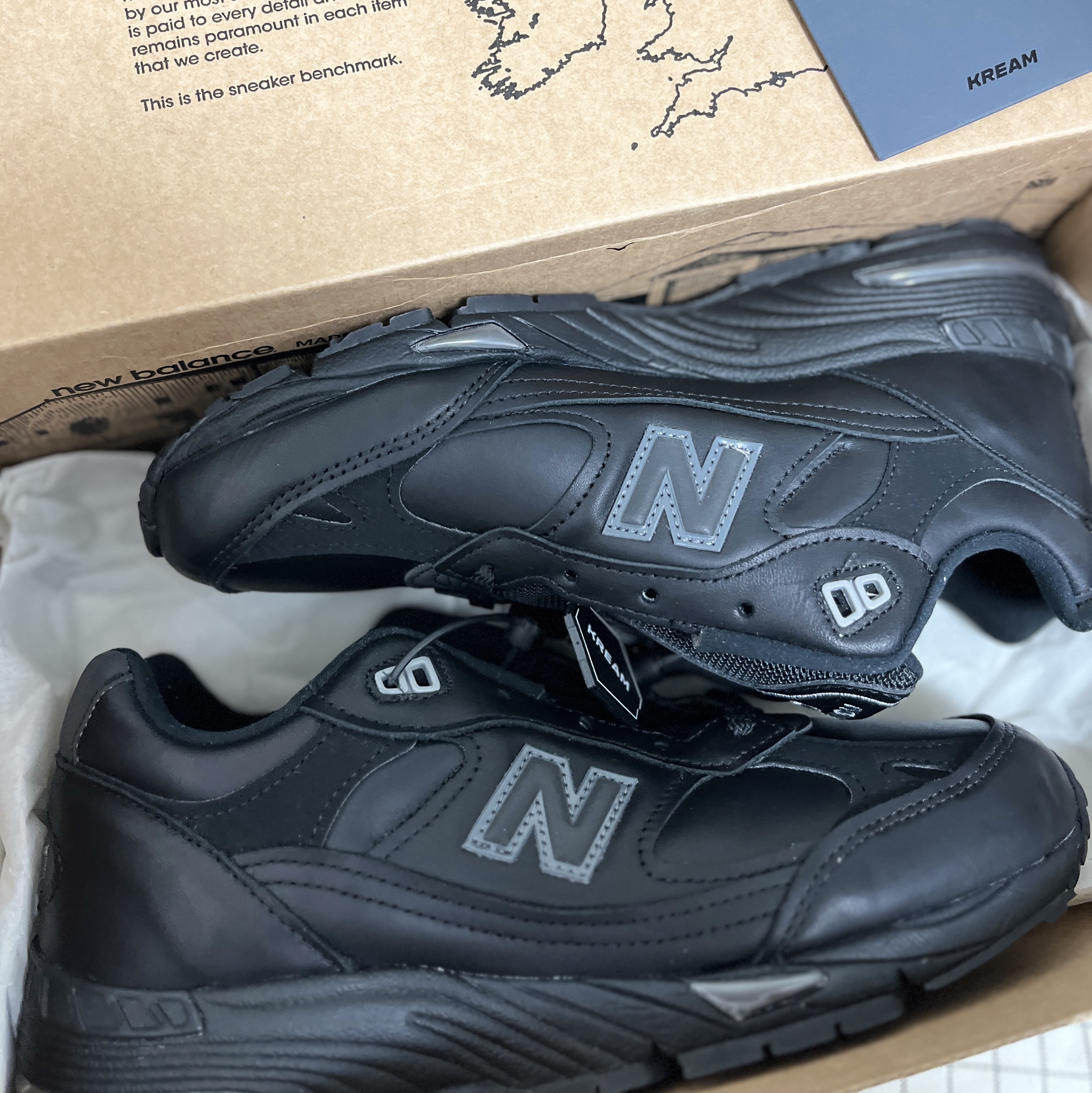 (W) New Balance 991 Made in UK Black 착용 스타일 - 2