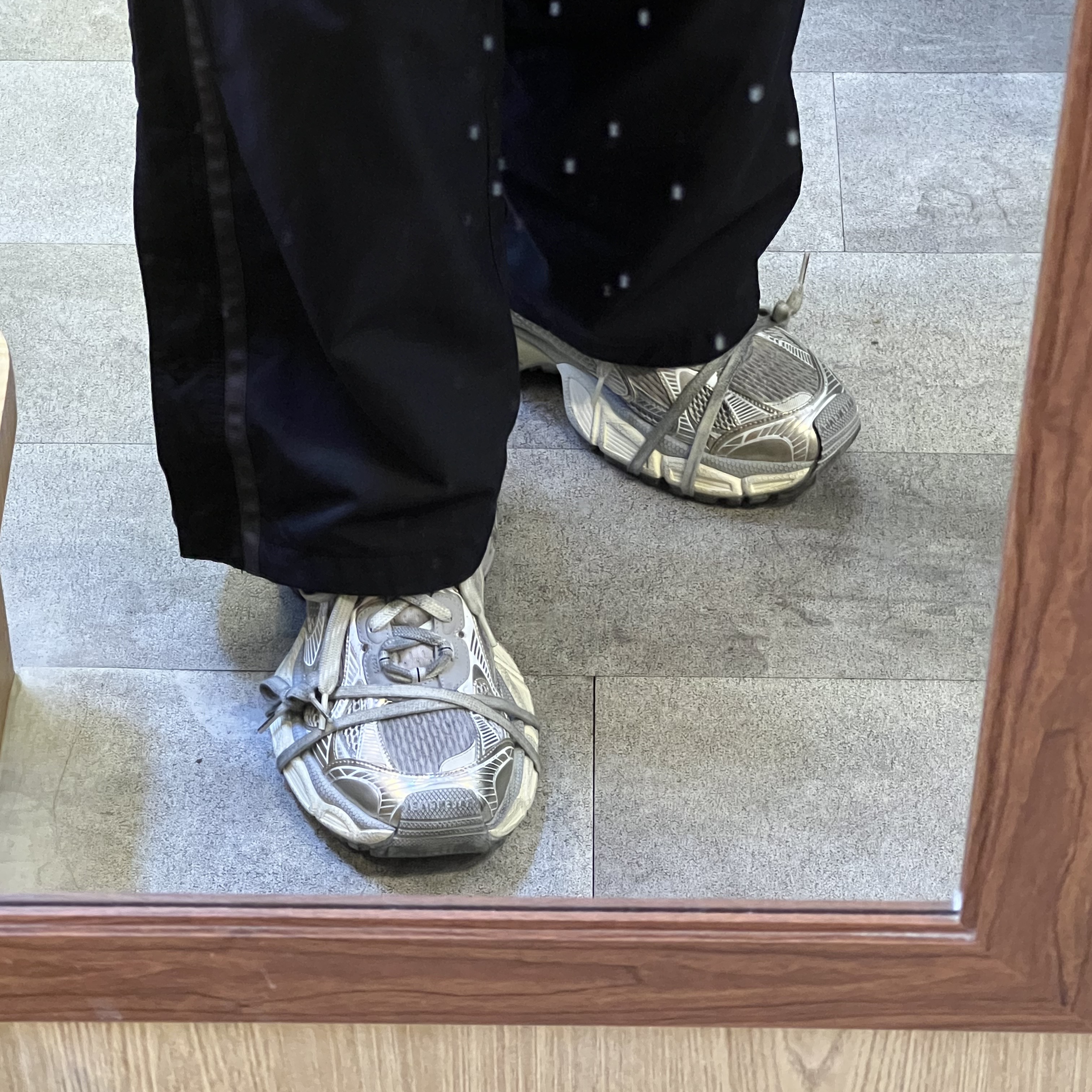 Balenciaga 3XL Sneakers Light Beige 착용 스타일