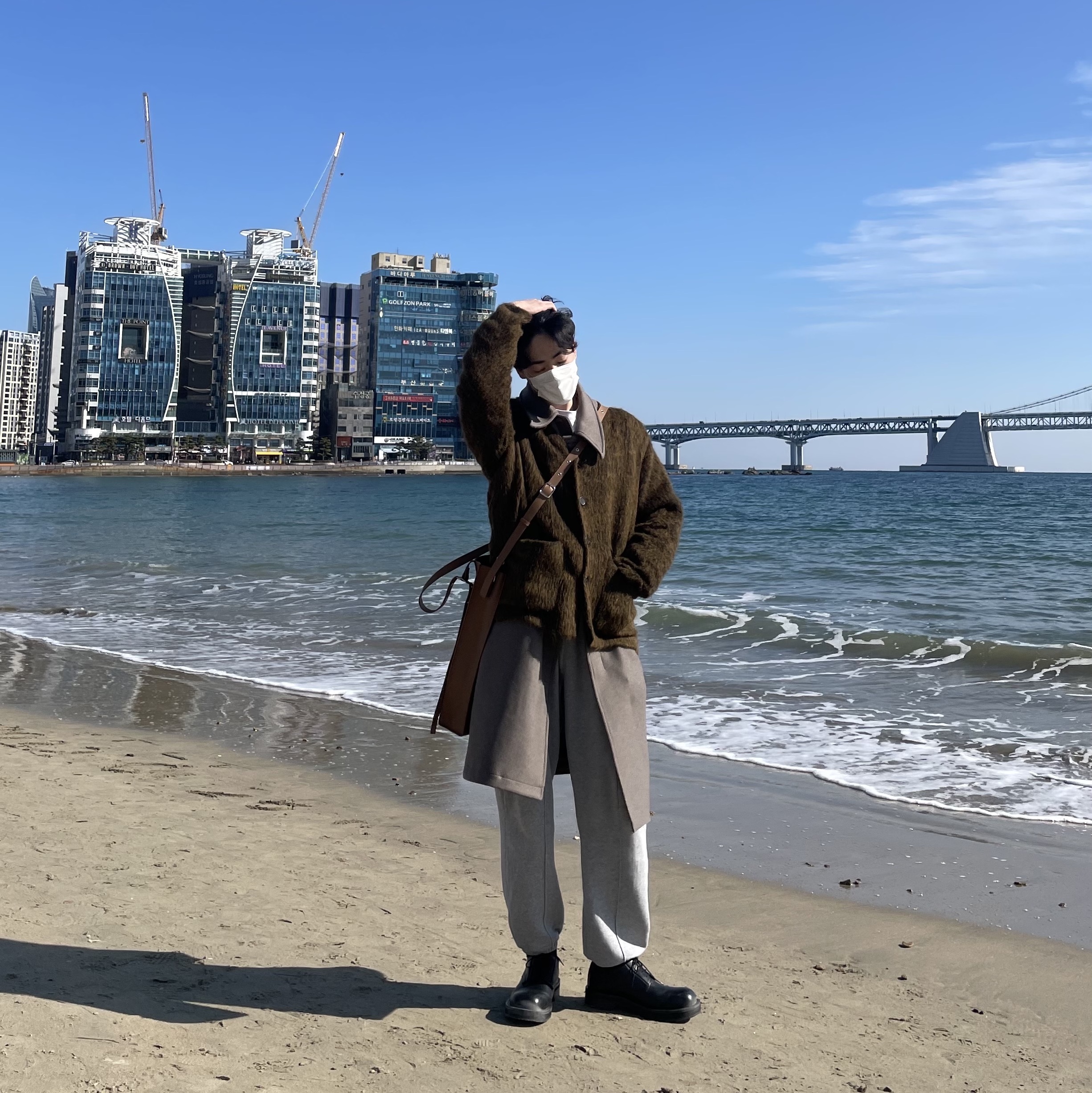 Our Legacy Cardigan Mohair Olive, (W) Nike NRG Solo Swoosh Fleece Pants Dark Grey Heather - Asia 착용 스타일 - 1