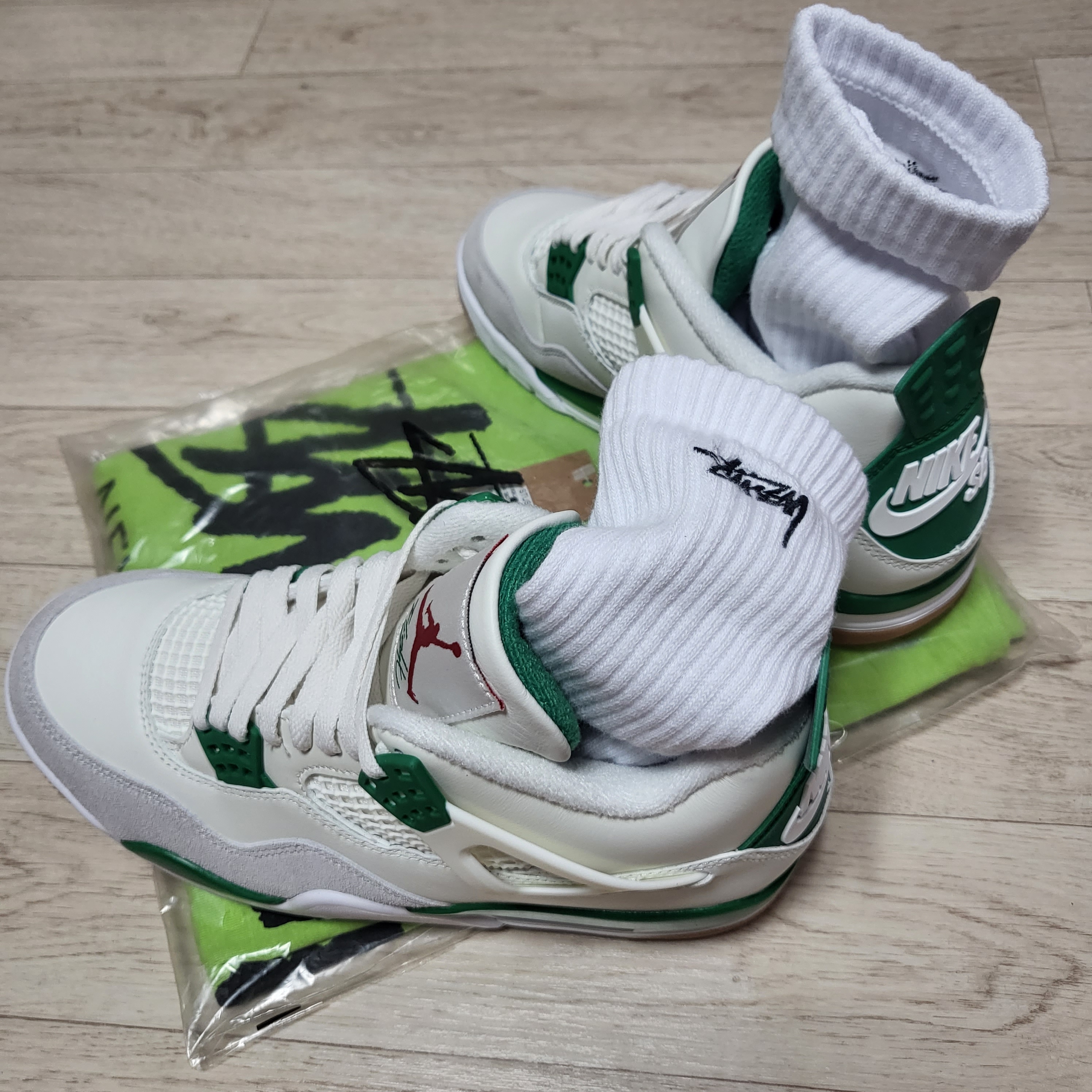 Jordan 4 x Nike SB Retro SP Pine Green, Stussy Small Stock Crew Socks White (3 Pack) 착용 스타일 - 2
