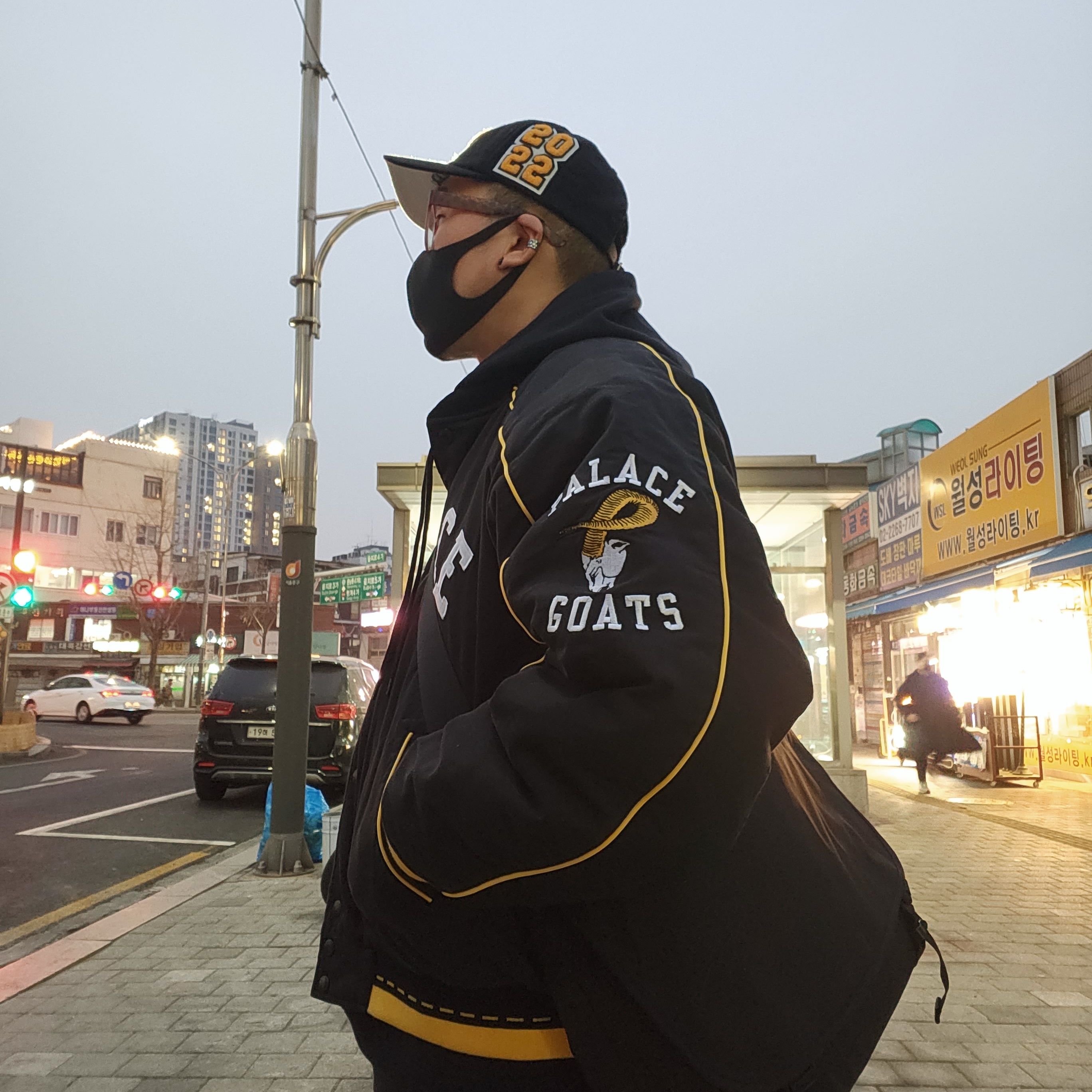 Palace Goats Varsity Jacket Black - 22SS, Palace Varsity Chenille 6-Panel Black - 22FW 착용 스타일 - 2