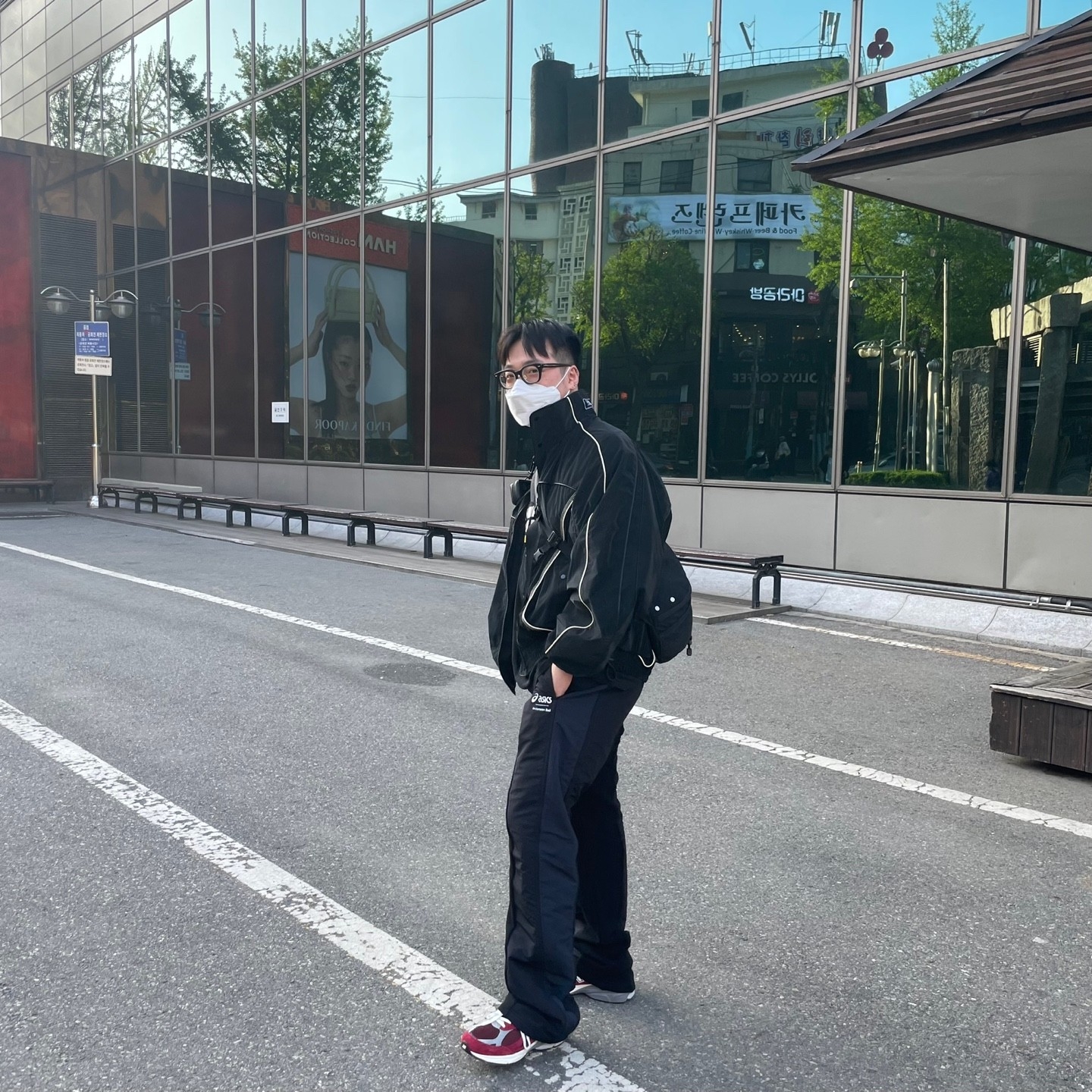 Ader Error Bant Jumper Noir, New Balance 990v3 Made in USA Scarlet Marblehead 착용 스타일 - 3