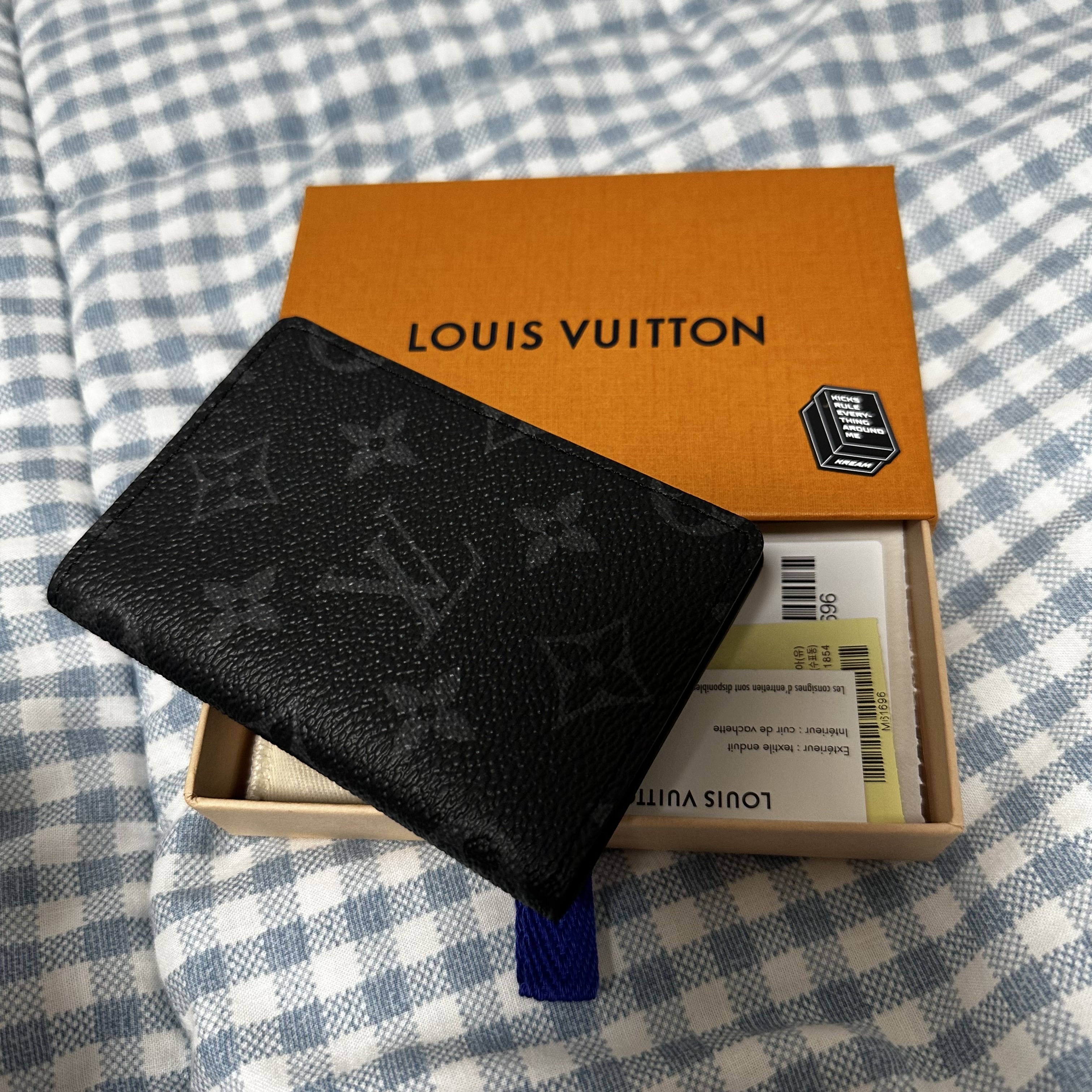 Louis Vuitton Pocket Organizer Monogram Eclipse 착용 스타일 - 2