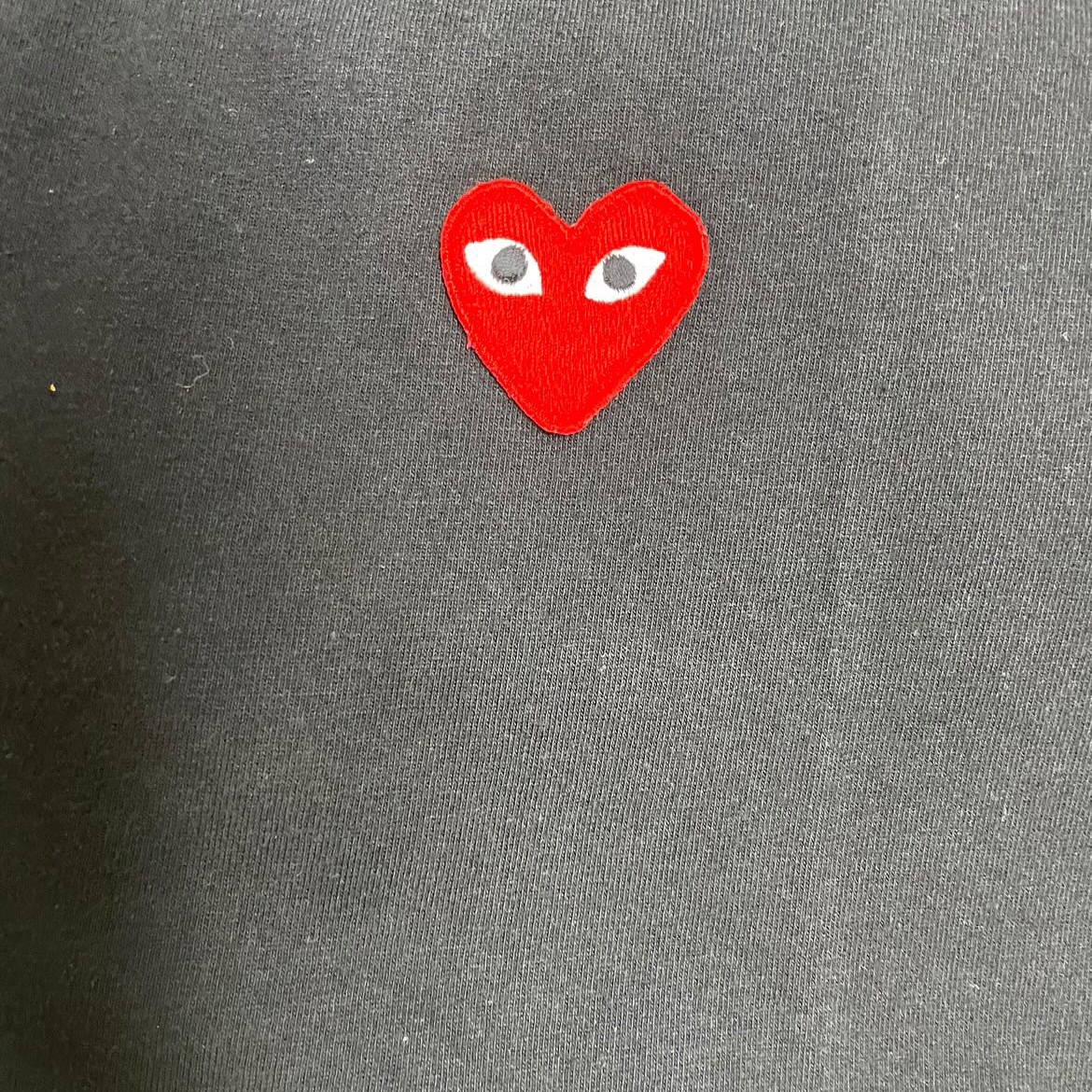 Play Comme des Garcons Red Heart T-Shirt Black 착용 스타일
