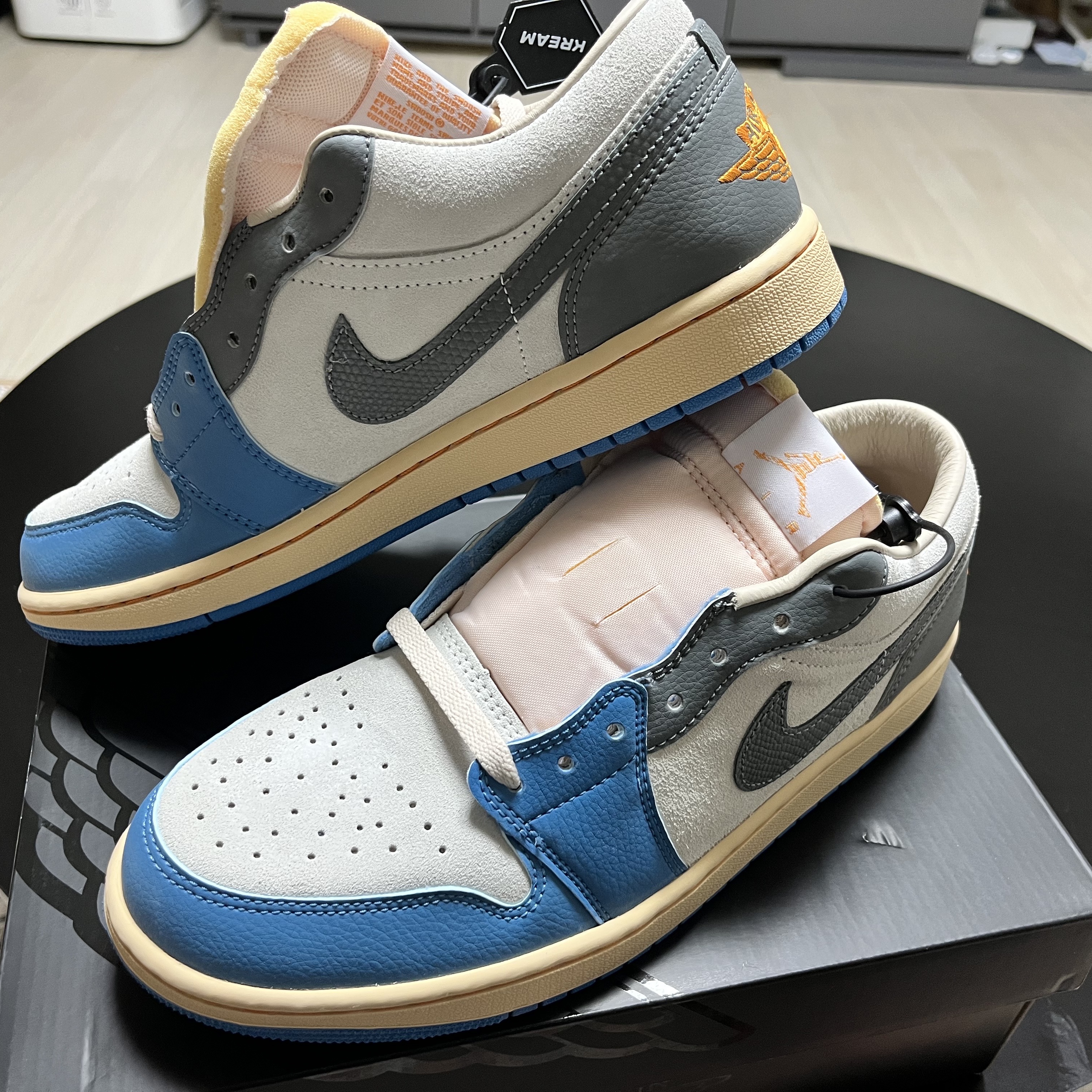 Jordan 1 Low SE Tokyo 96 착용 스타일 - 1
