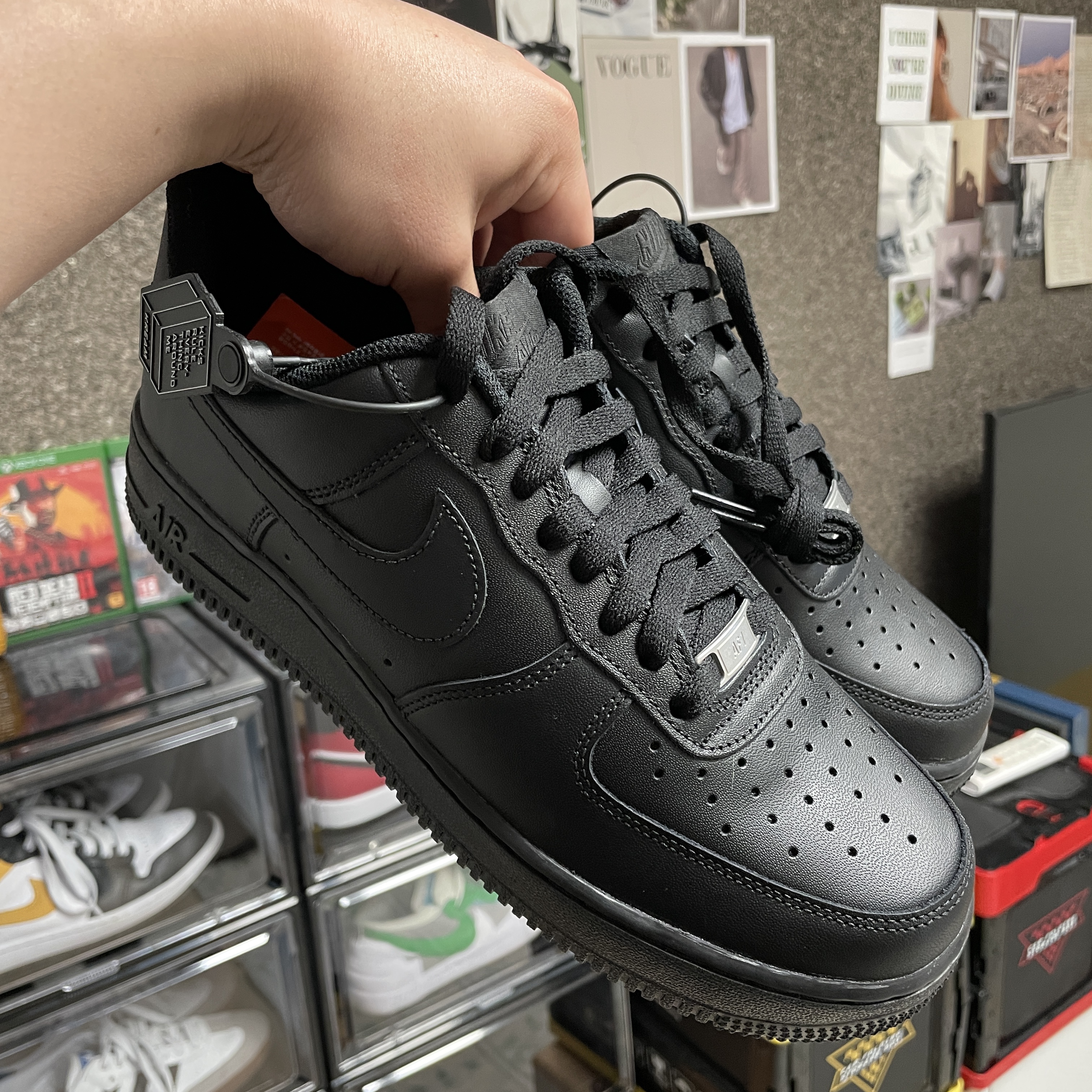 Nike Air Force 1 '07 Low Triple Black 착용 스타일