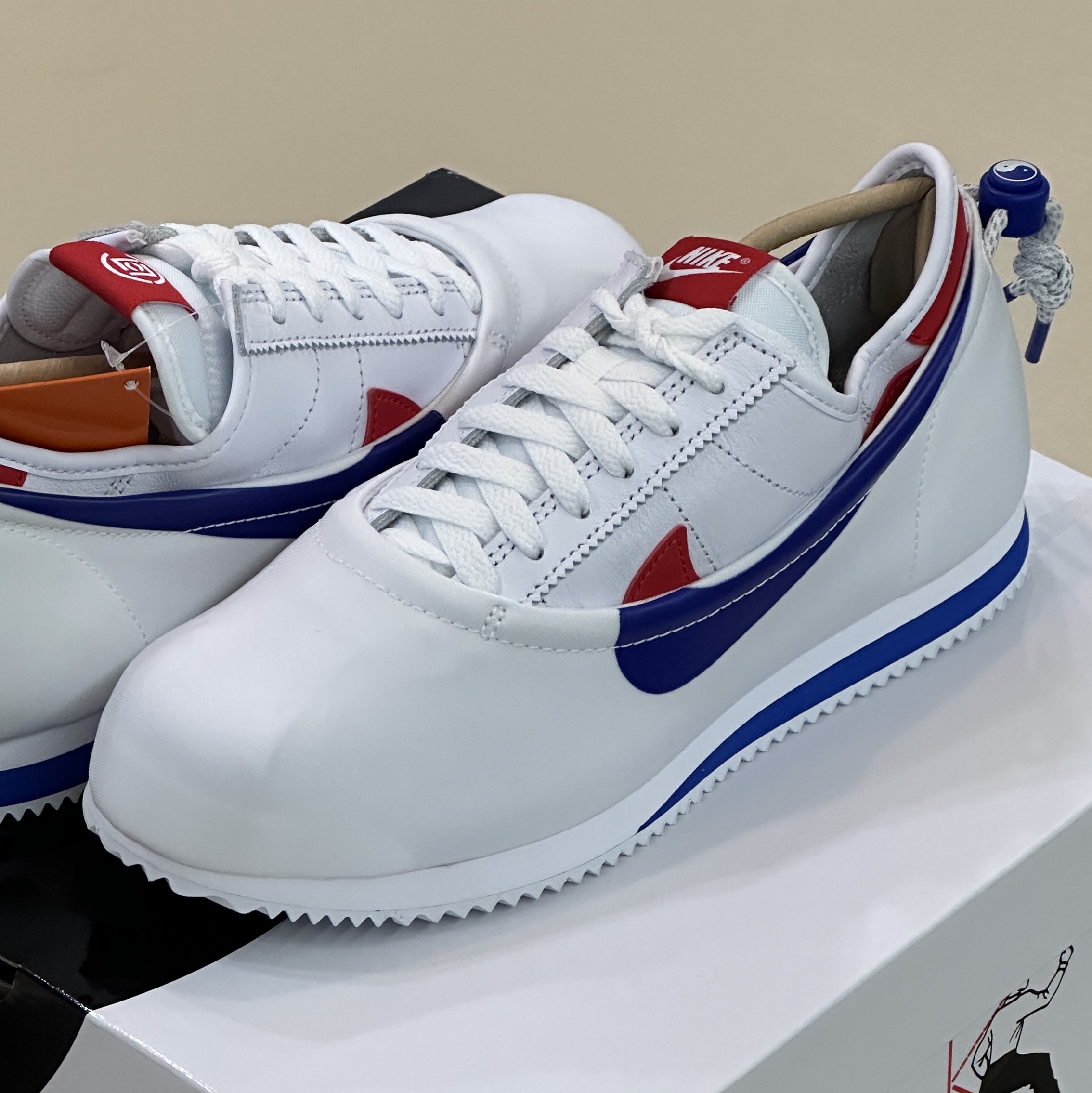 Nike x Clot Cortez SP White and Game Royal 착용 스타일 - 2