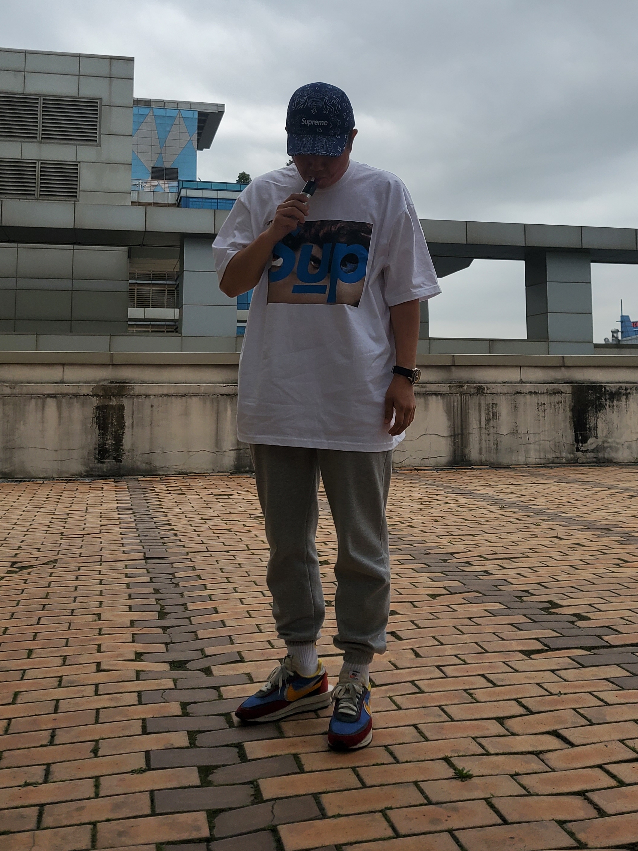 Supreme x Undercover Face T-Shirt White - 23SS, Supreme Bandana Camp Cap Navy - 21SS 착용 스타일