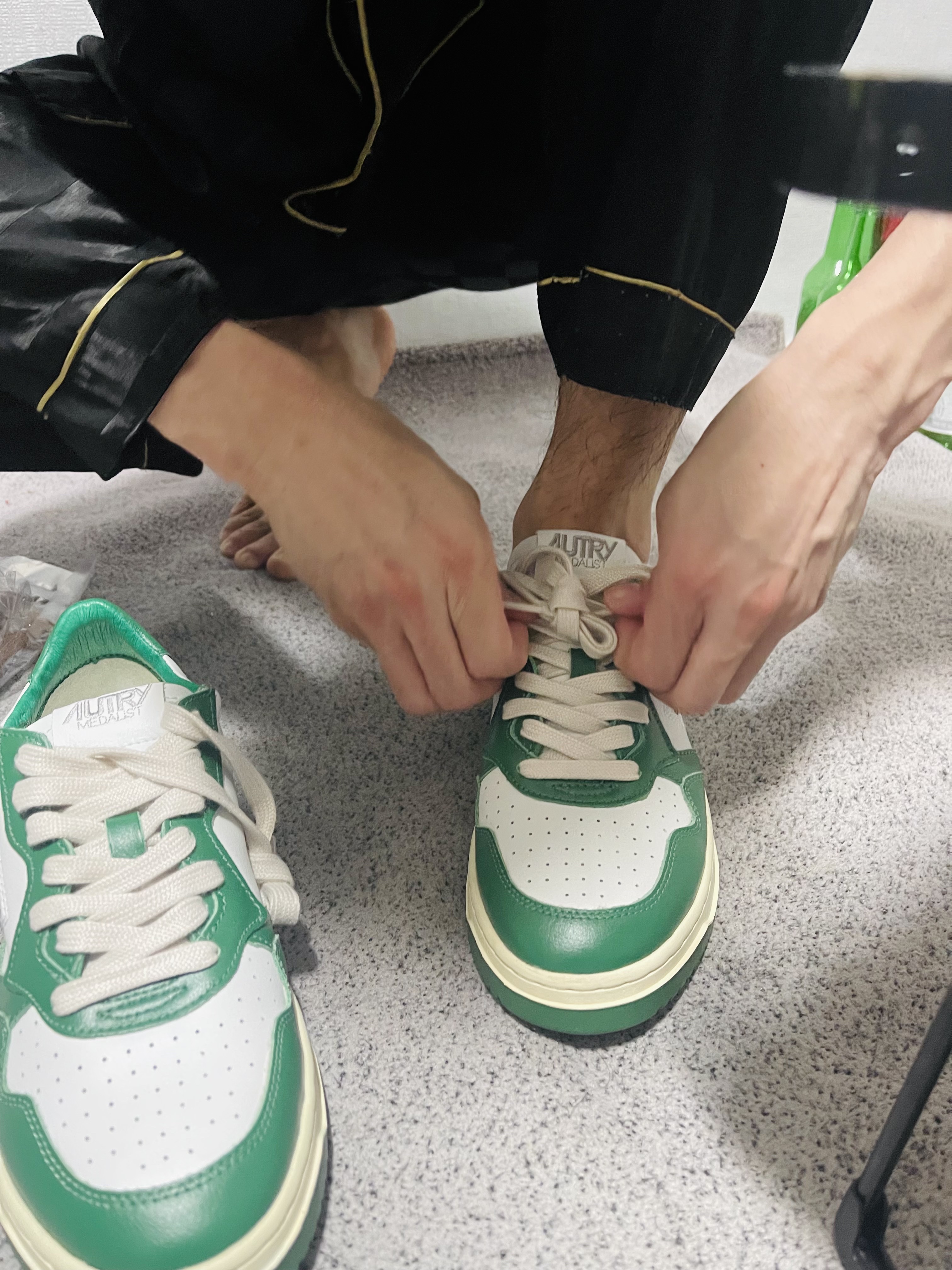 Autry Medalist Low Leather Sneakers Green White 착용 스타일