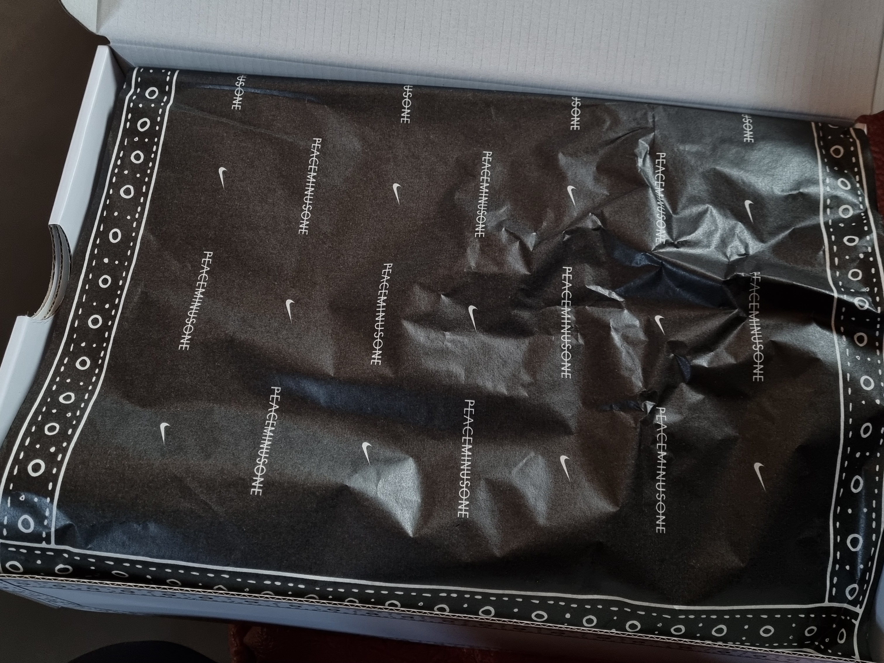 Nike x Peaceminusone Kwondo1 Black and White 착용 스타일 - 2