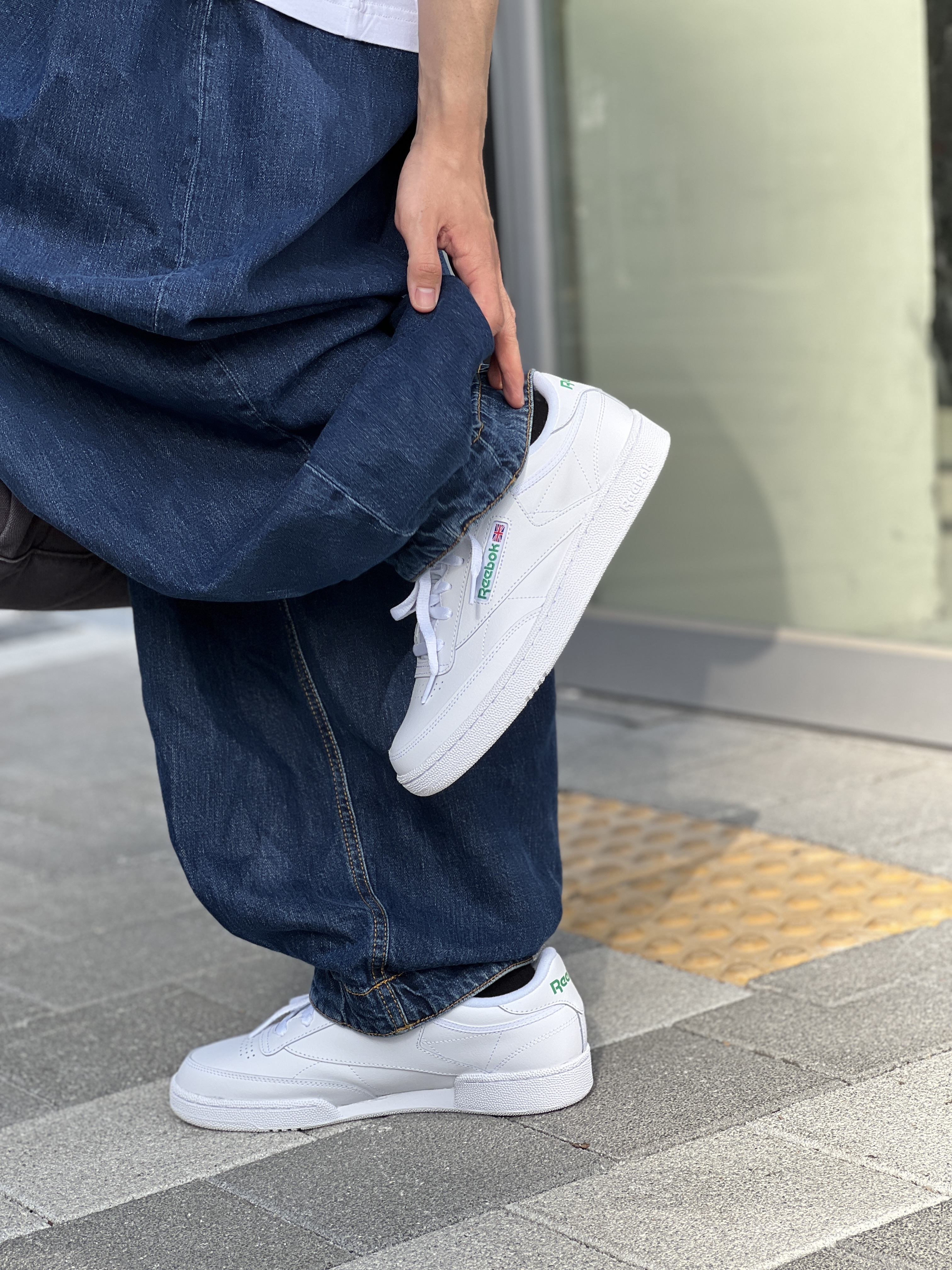 Reebok Club C 85 White Green, Zara x Ader Error Wide Leg Jeans Blue 착용 스타일 - 4