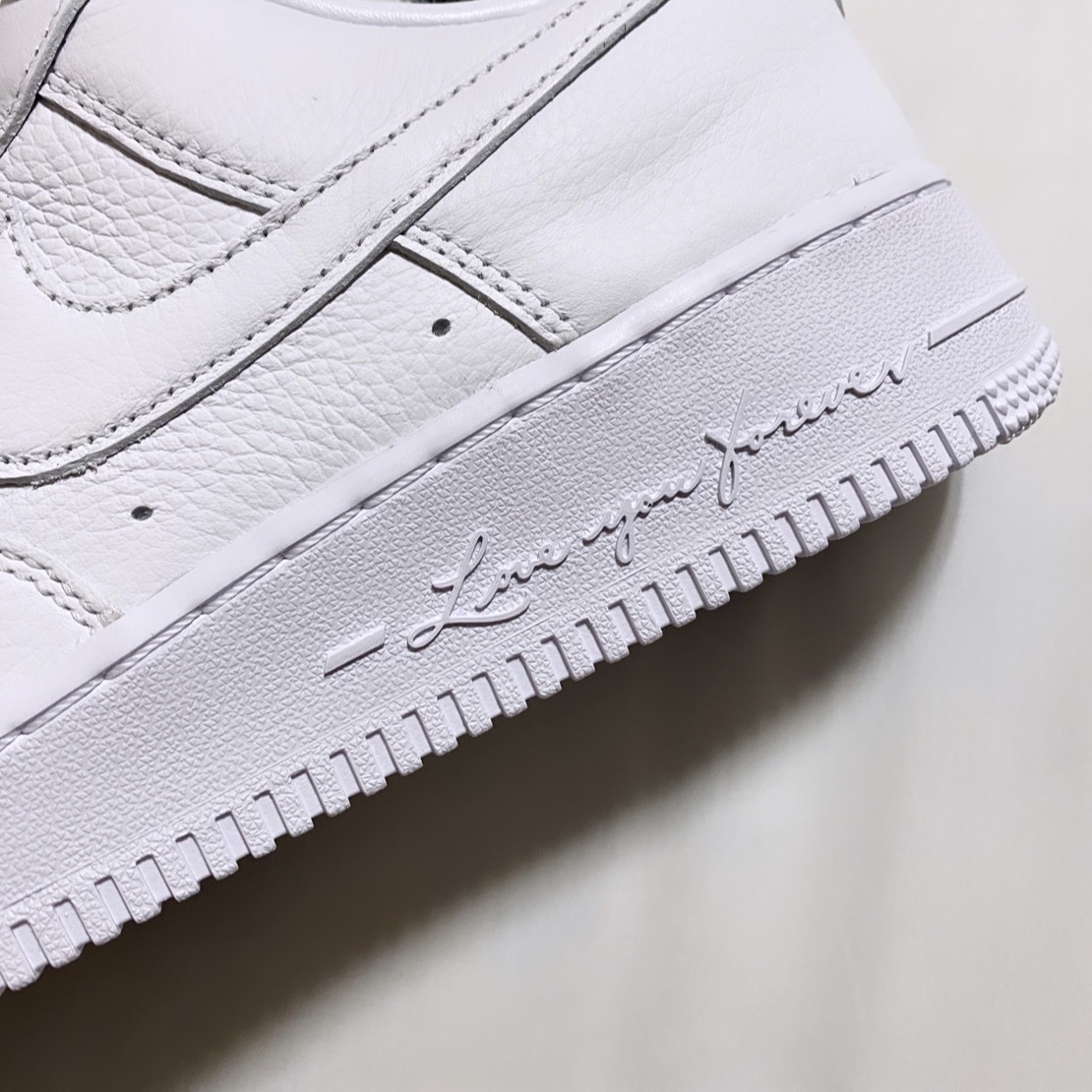 Nike x Drake Nocta Air Force 1 Low SP Certified Lover Boy White 착용 스타일 - 2