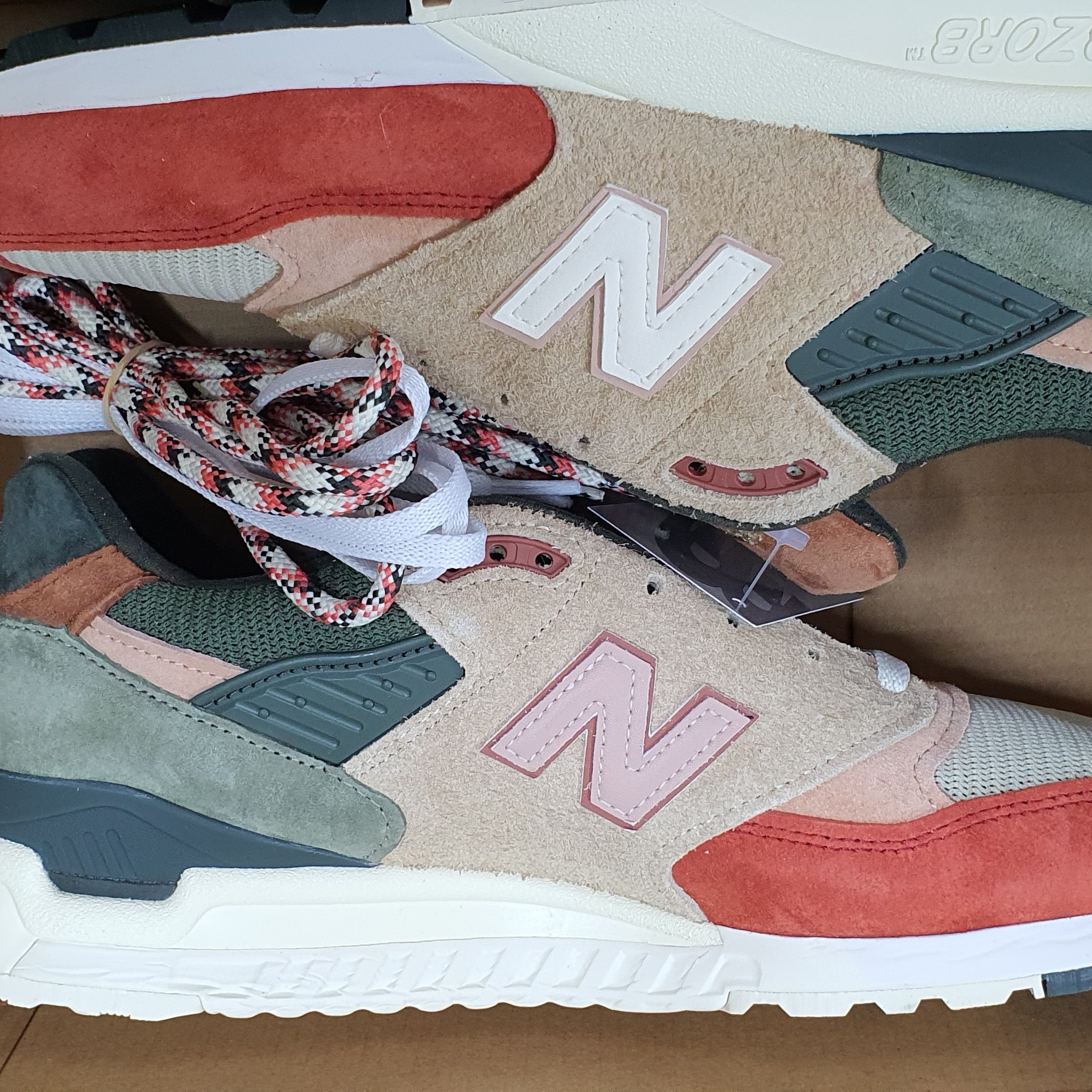 New Balance x Ronnie Fieg x Frank Lloyd 998 Broadacre City Beige 착용 스타일 - 3