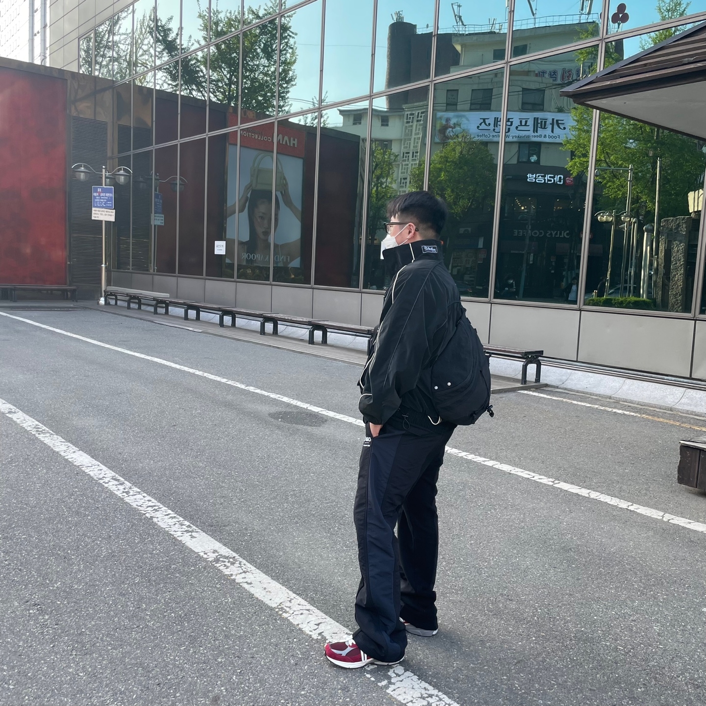 Ader Error Bant Jumper Noir, New Balance 990v3 Made in USA Scarlet Marblehead 착용 스타일 - 2