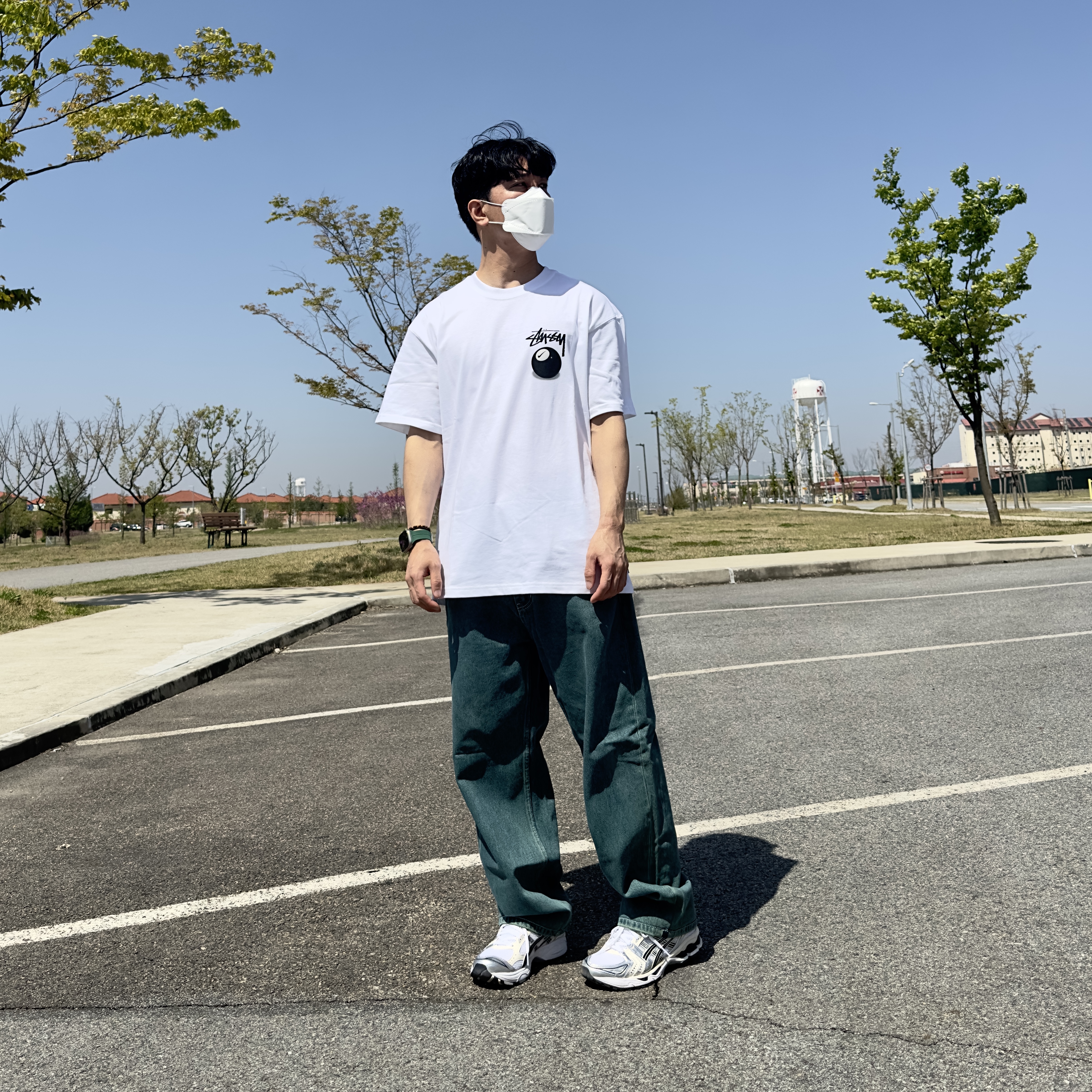 나이키 x 스투시 NRG FL SS 8볼 티셔츠 화이트 (DO9322-100), (W) 아식스 젤 카야노 14 화이트 미드나잇 착용 스타일 - 1