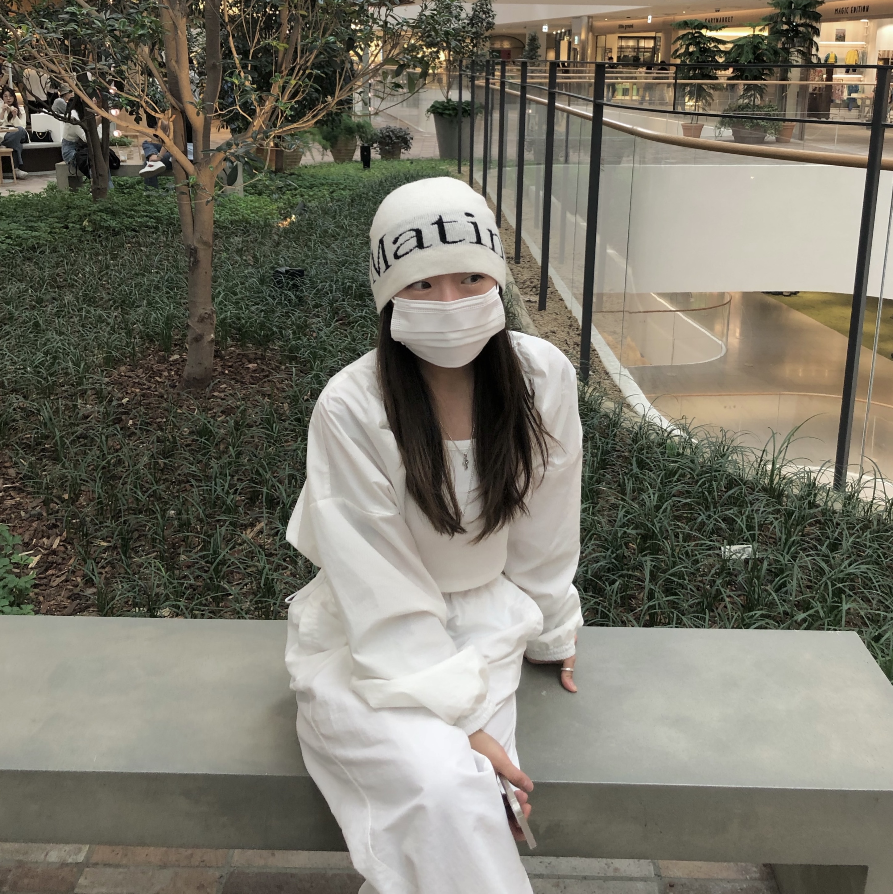 발렌시아가 아레나 램스킨 르 카골 XS 숄더백 블랙, 나이키 x 앰부쉬 에어포스 1 로우 SP 팬텀 착용 스타일 - 2