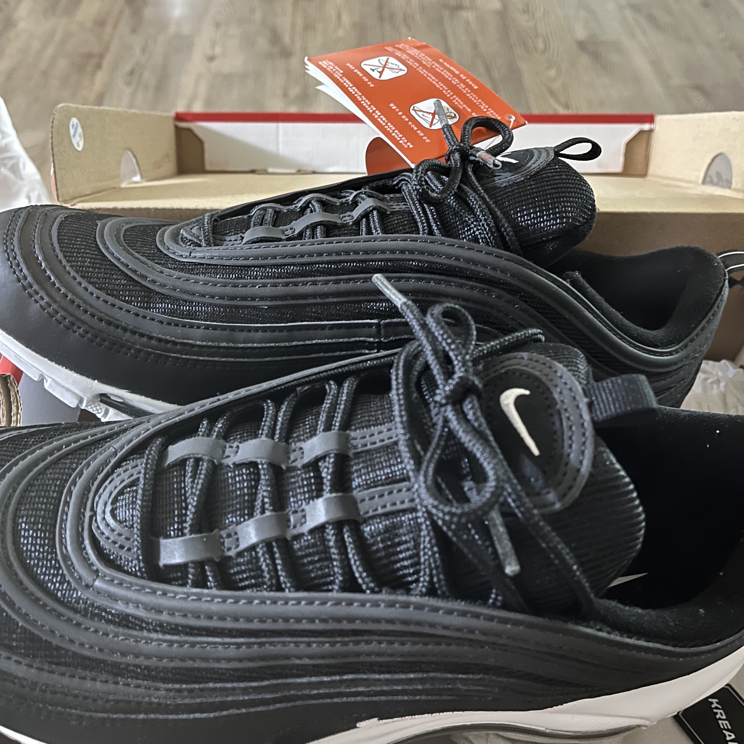 Nike Air Max 97 Black White 착용 스타일 - 2