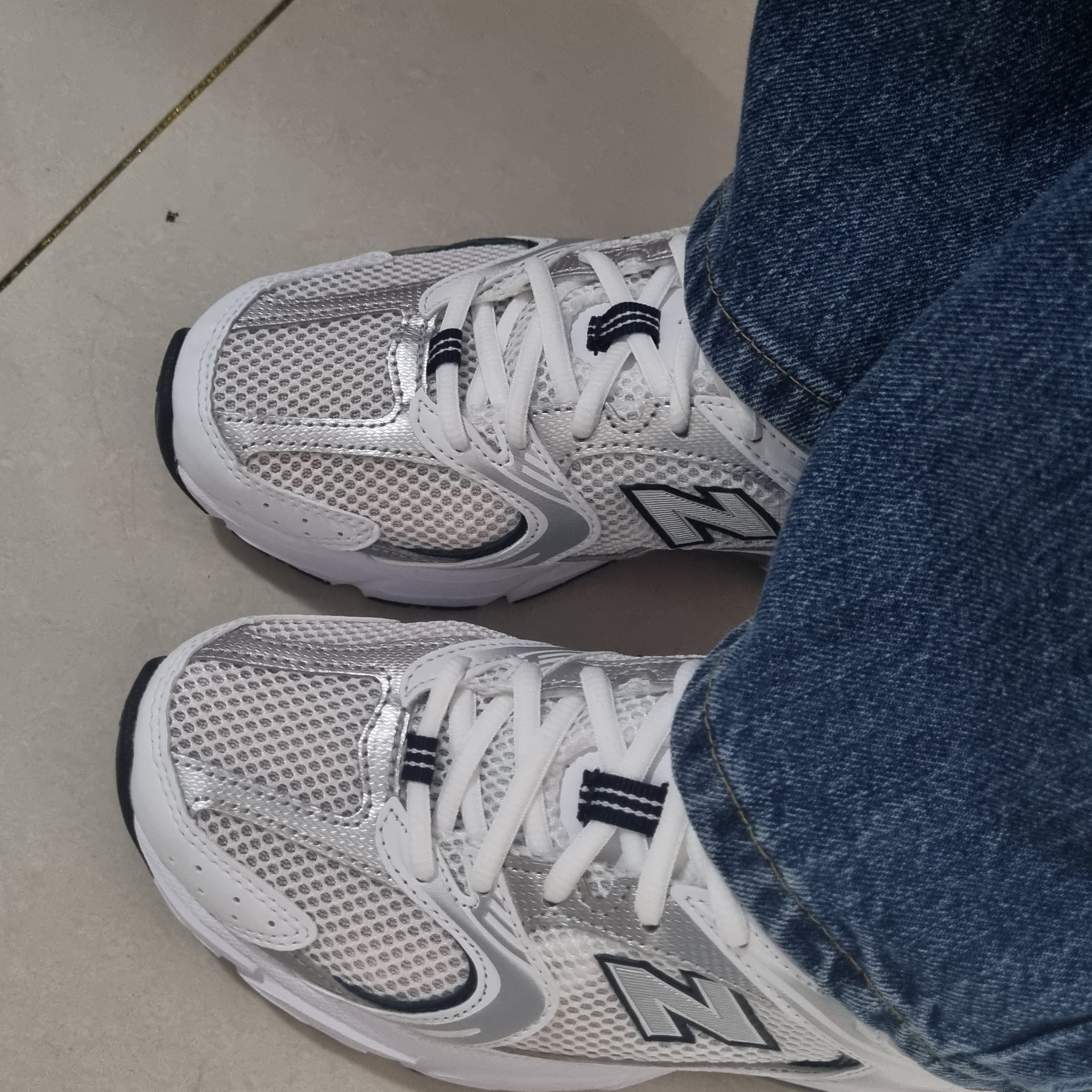 New Balance 530 White 착용 스타일