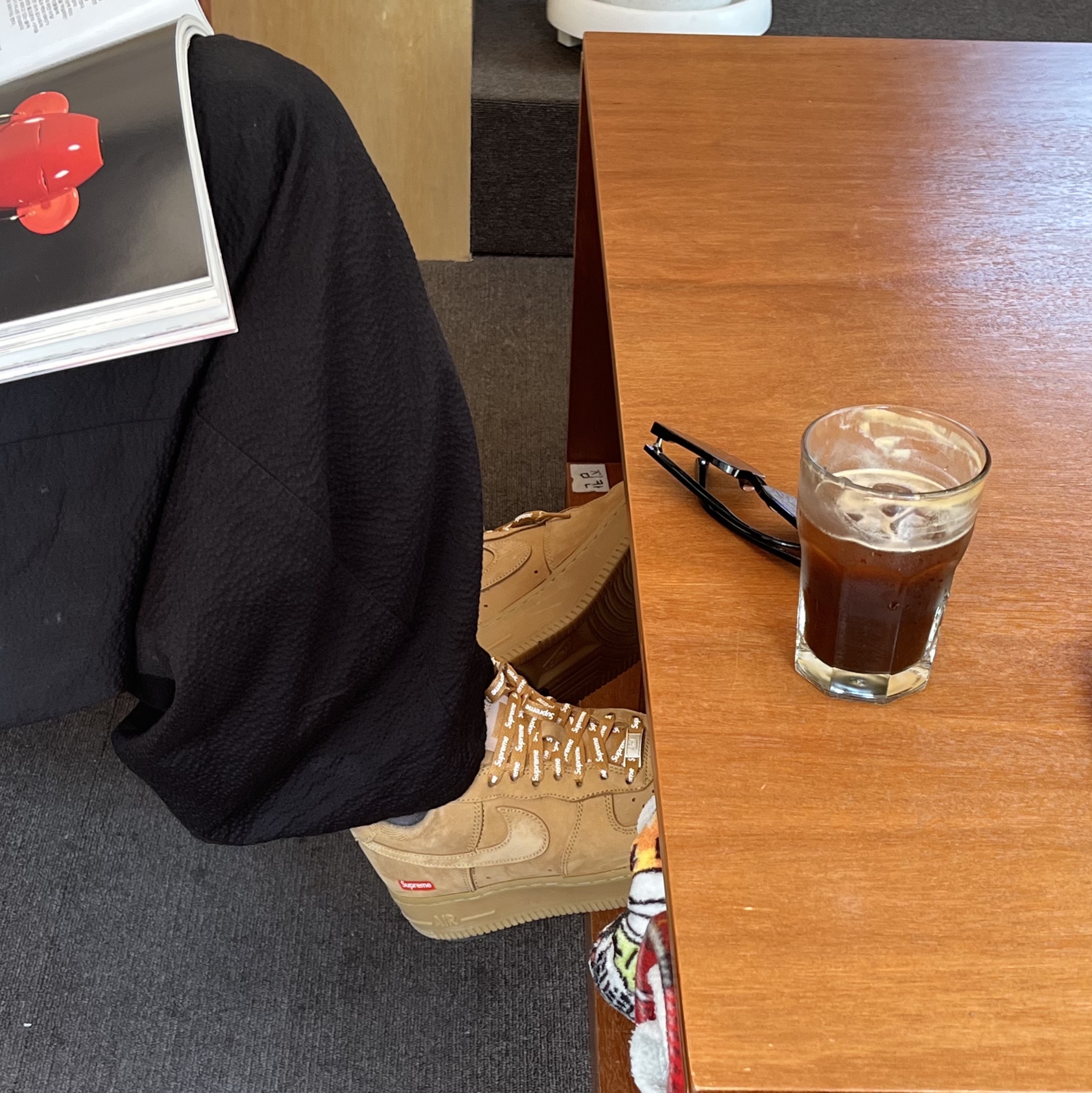 Nike x Supreme Air Force 1 Low Flax 착용 스타일 - 2