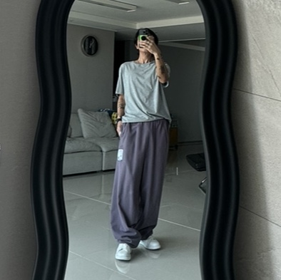 Alexander McQueen Oversized Sneakers White Black, Maison Mihara Yasuhiro Twisted Double Waist Pants Black 착용 스타일 - 5