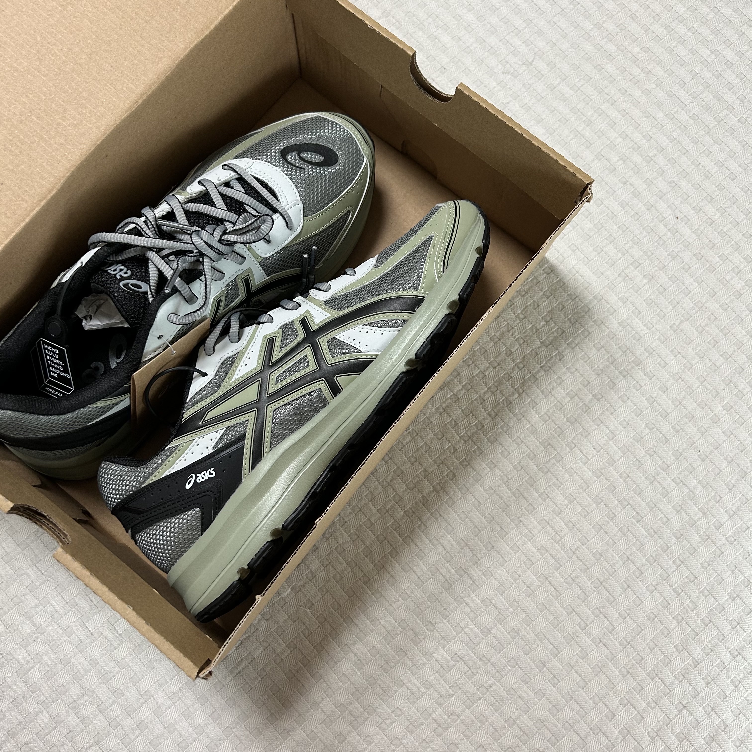 Asics Jog 100 S Sheet Rock - 2E Wide 착용 스타일