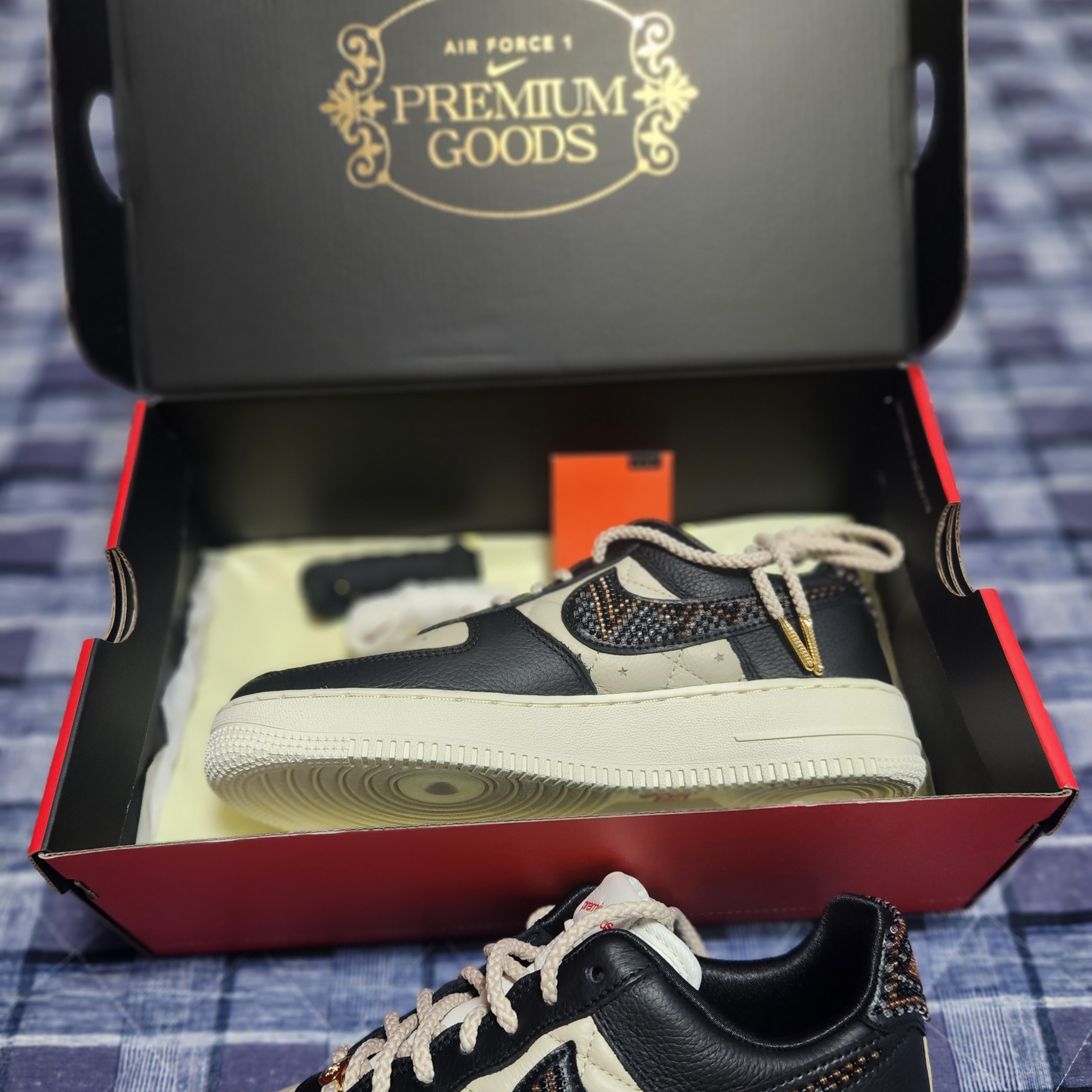 (W) Nike x Premium Goods Air Force 1 Low Black Sand 착용 스타일 - 1