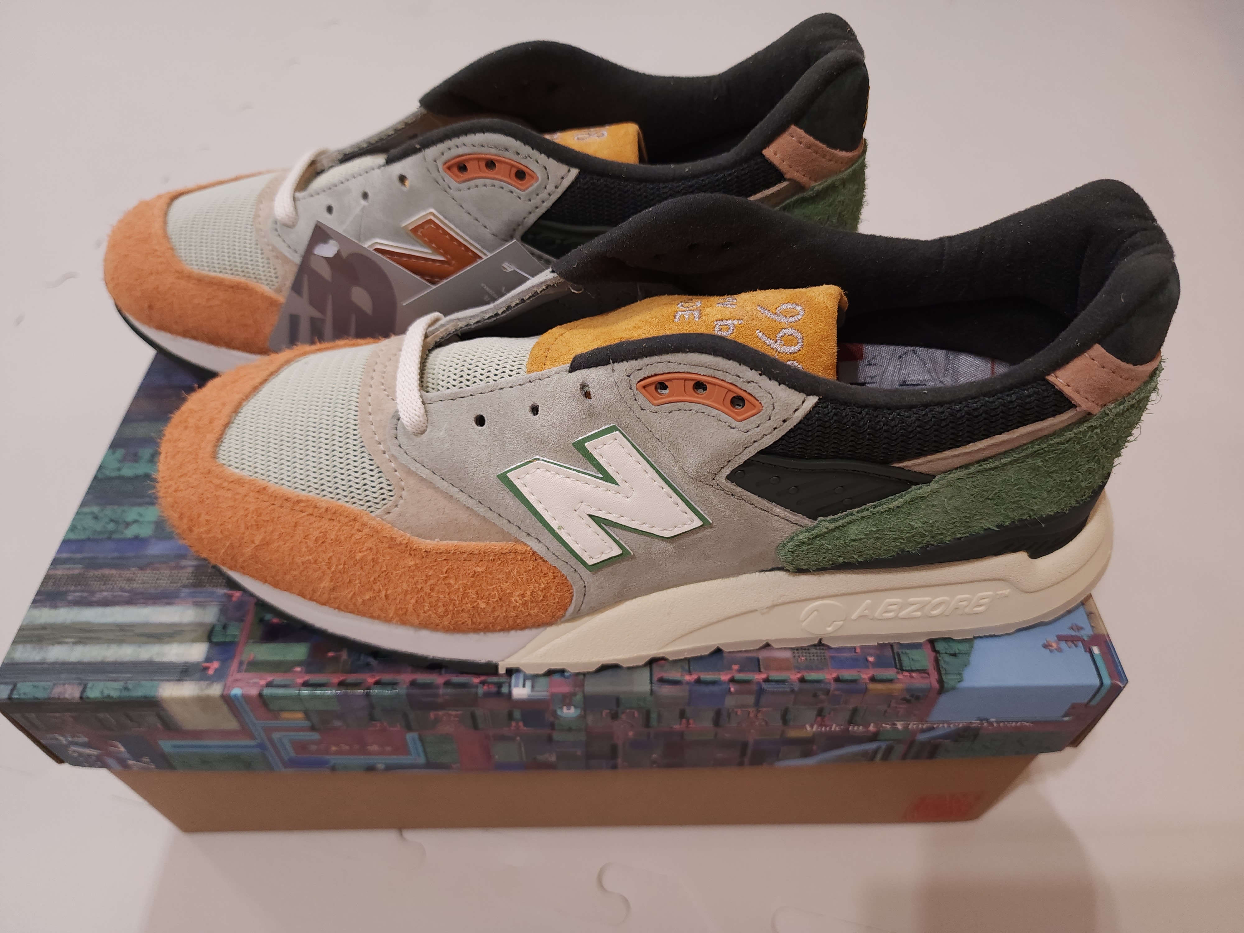 New Balance x Ronnie Fieg x Frank Lloyd 998 Broadacre City Aloe Wash 착용 스타일 - 1