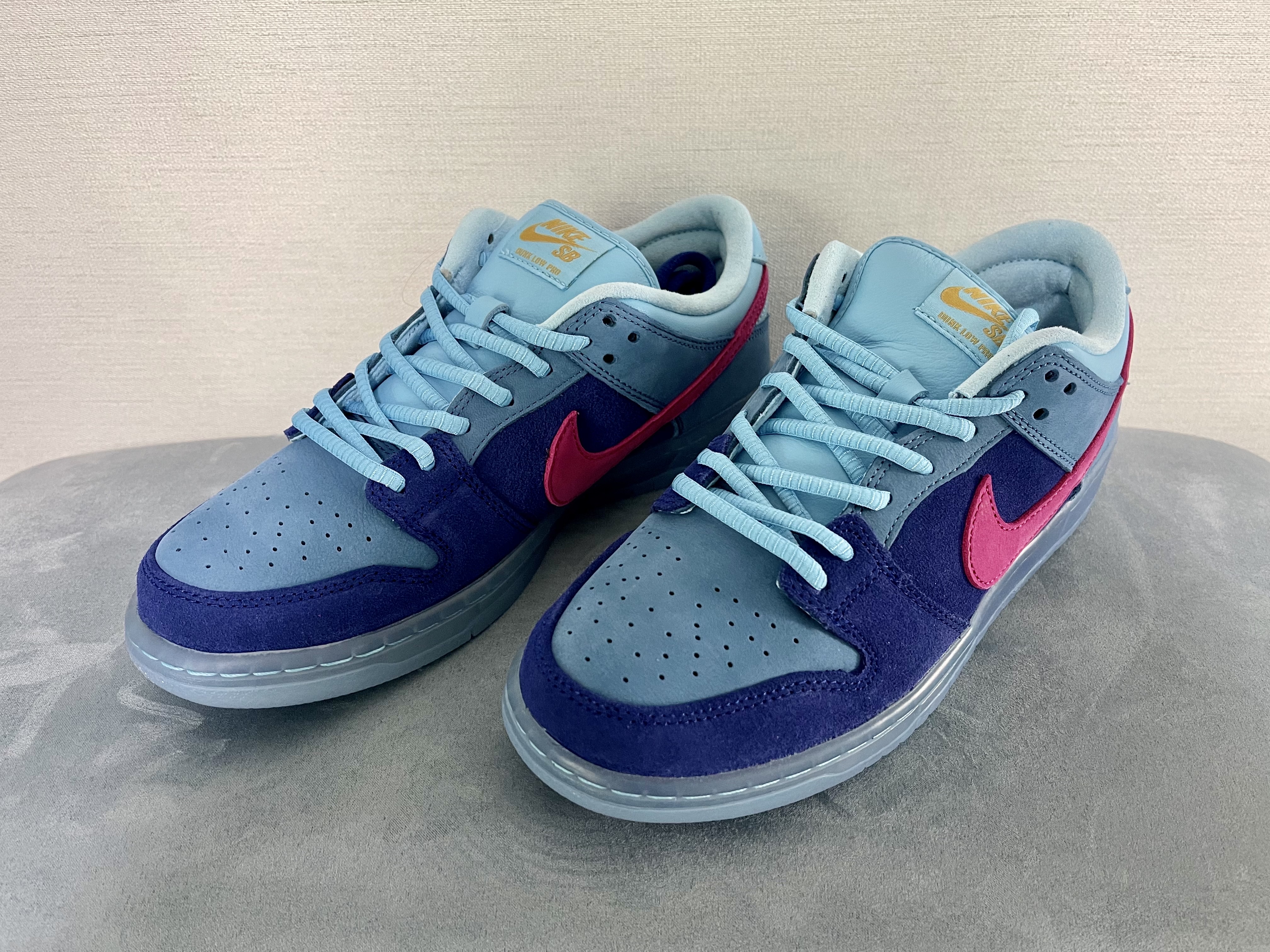 Nike x Run The Jewels SB Dunk Low Deep Royal Blue and Active Pink 착용 스타일 - 2