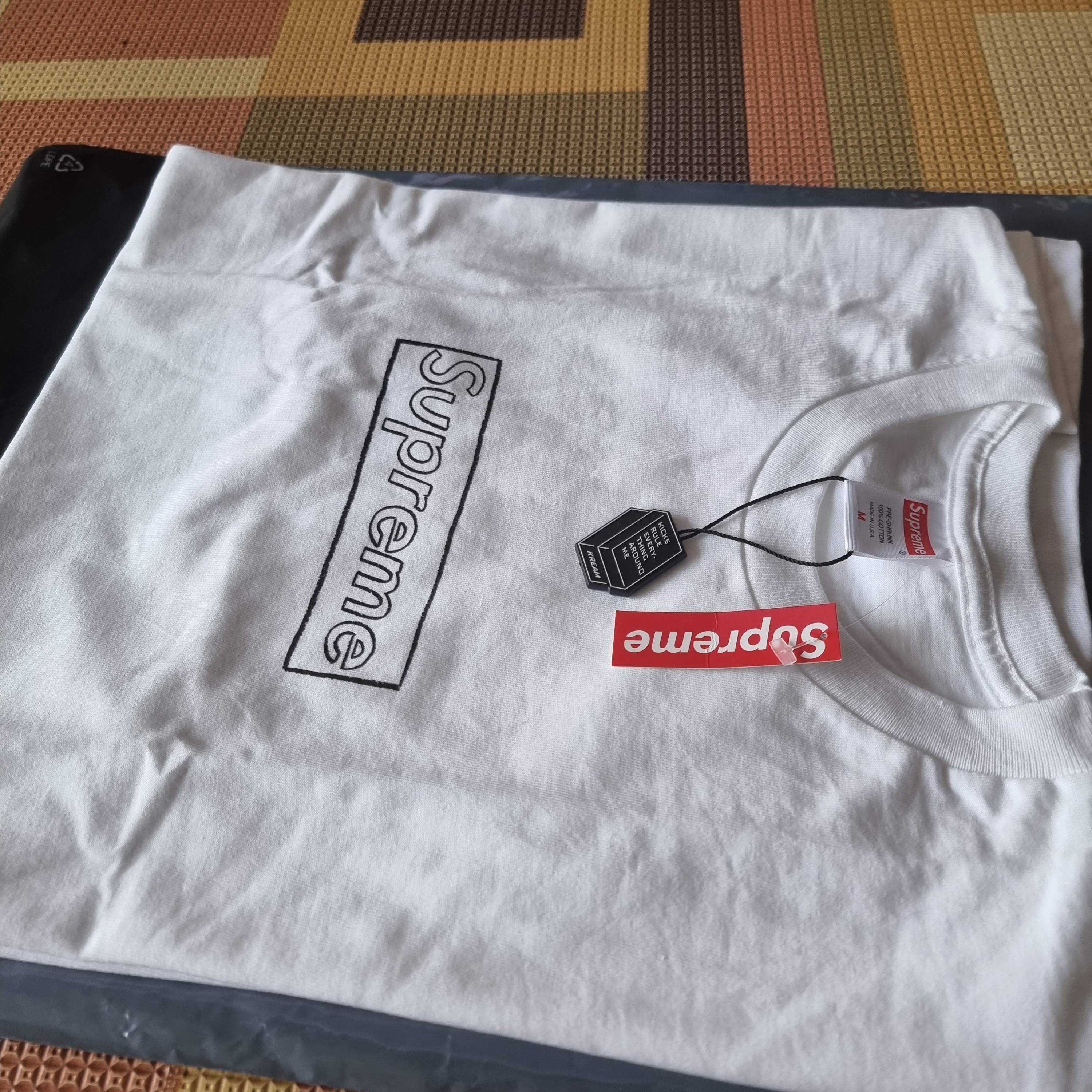 Supreme x Kaws Chalk Logo T-Shirt White - 21SS 착용 스타일