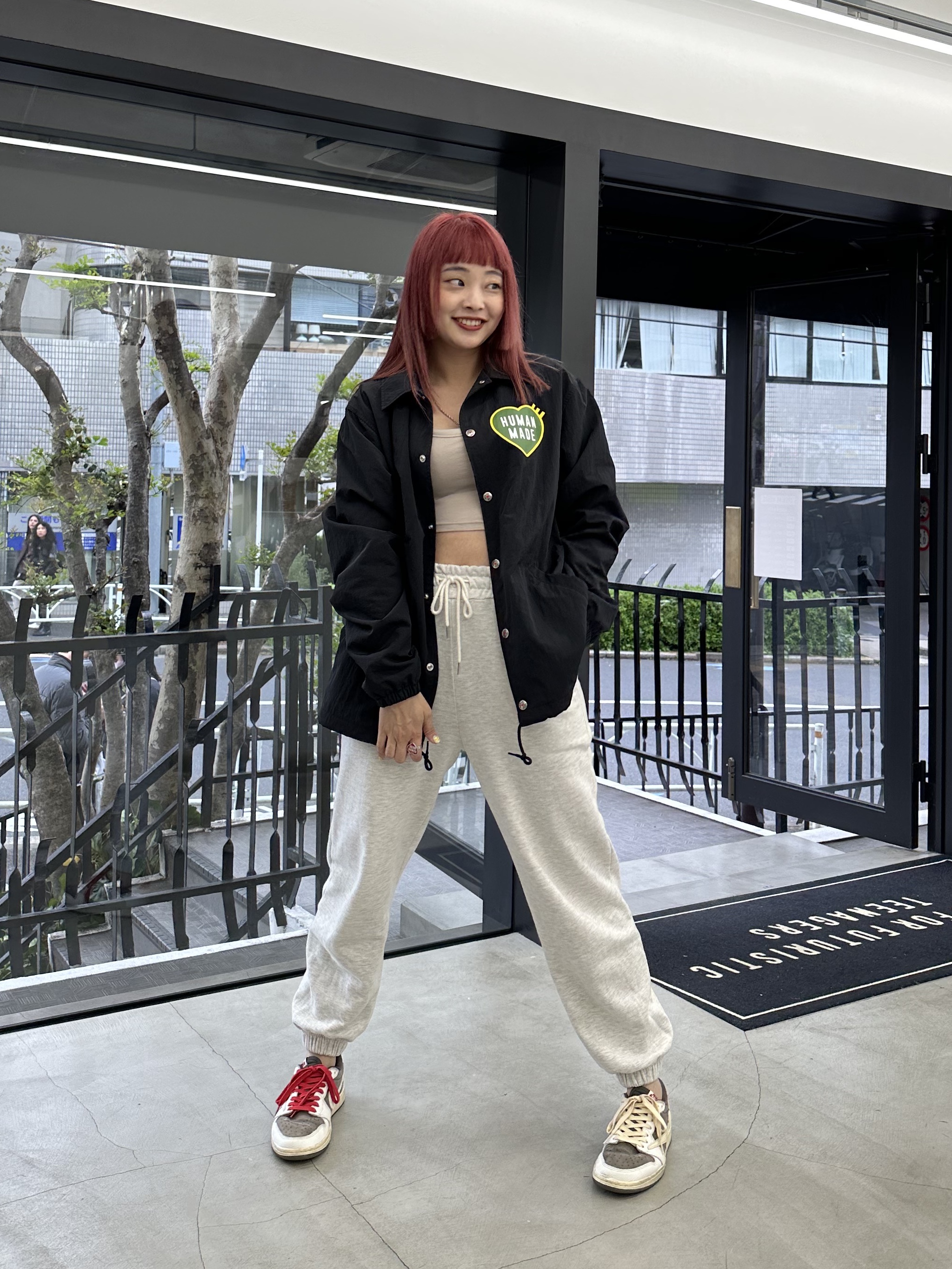 Human Made Coach Jacket Black, Jordan 1 x Travis Scott Retro Low OG SP Sail and Ridgerock 착용 스타일 - 1