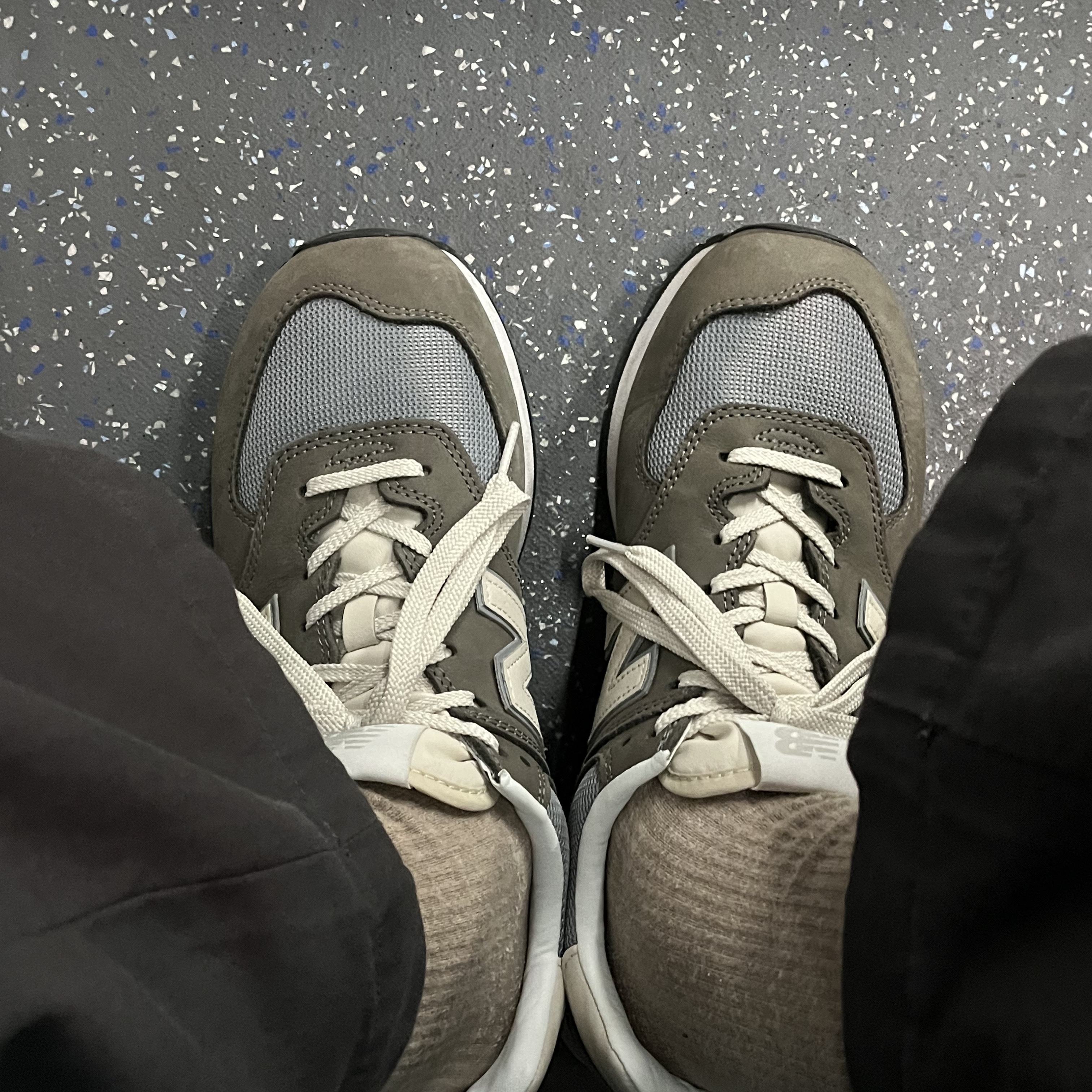 New Balance 574 Classic Grey 착용 스타일