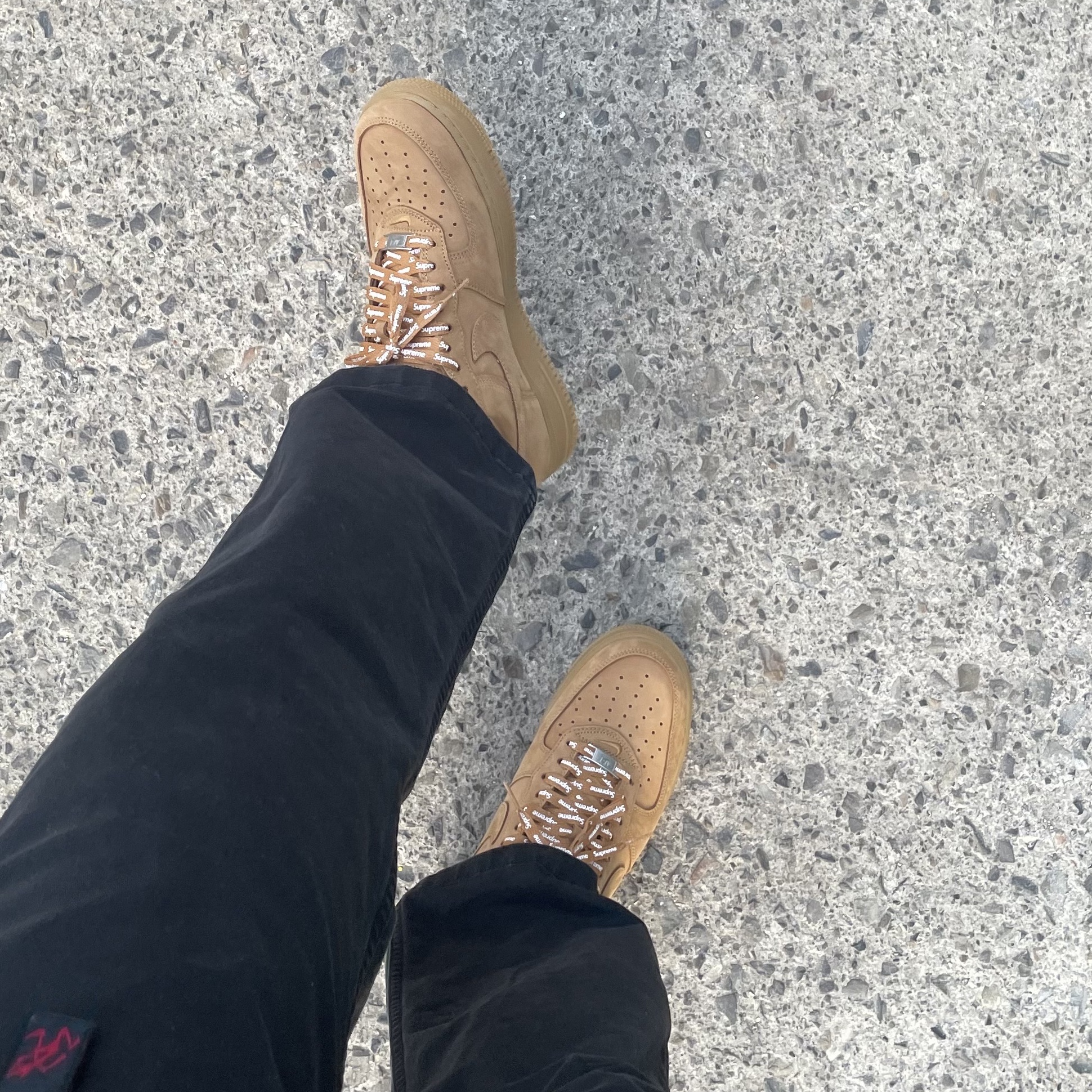 Nike x Supreme Air Force 1 Low Flax 착용 스타일