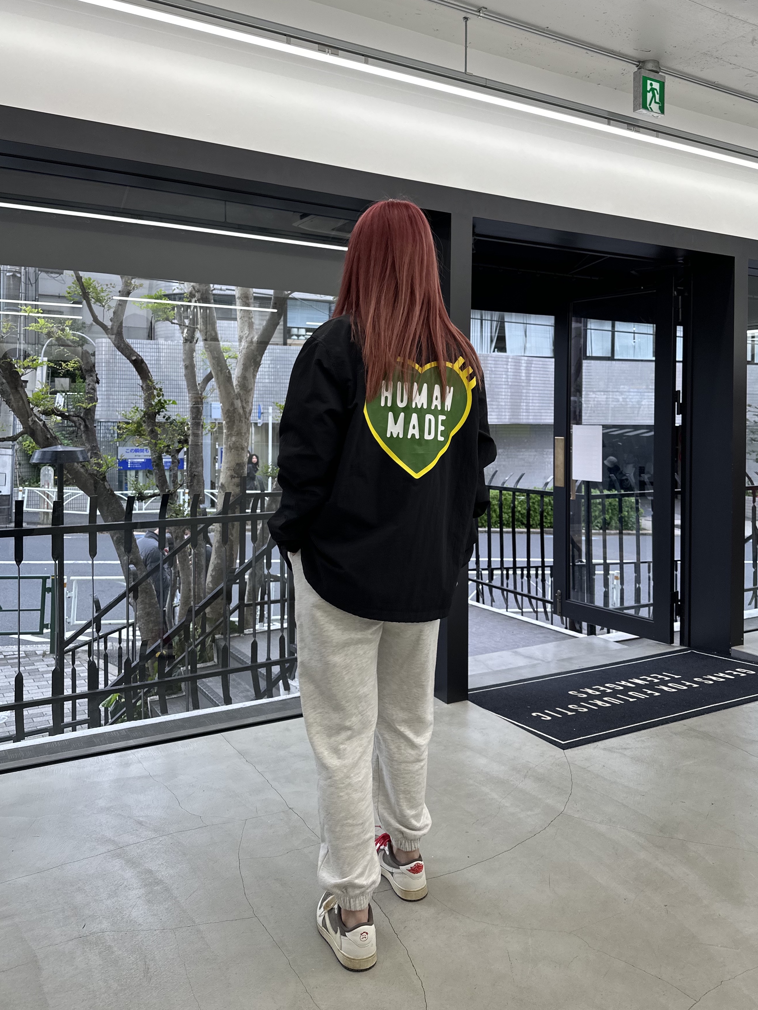 Human Made Coach Jacket Black, Jordan 1 x Travis Scott Retro Low OG SP Sail and Ridgerock 착용 스타일 - 4