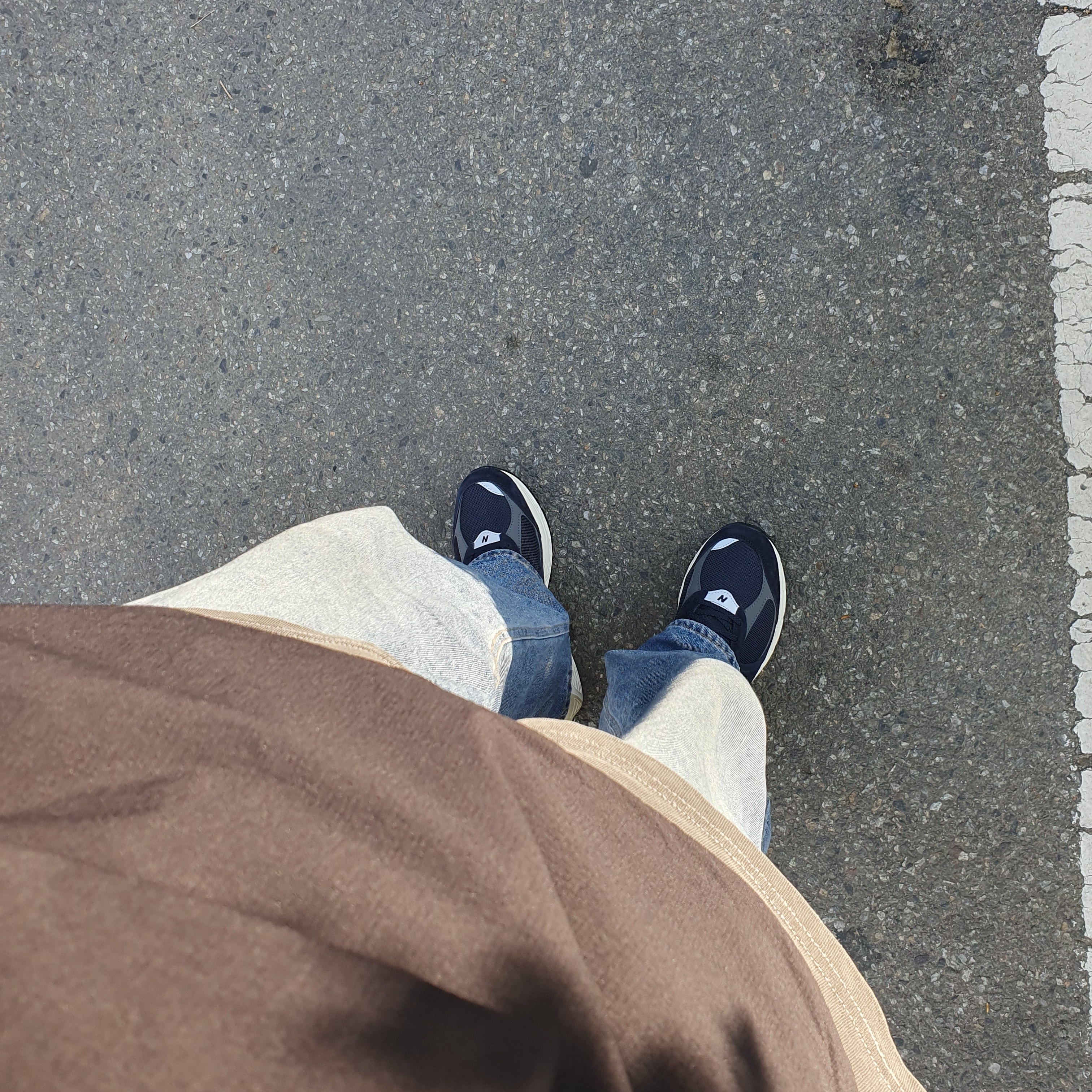 New Balance 2002R Eclipse Castlerock 착용 스타일