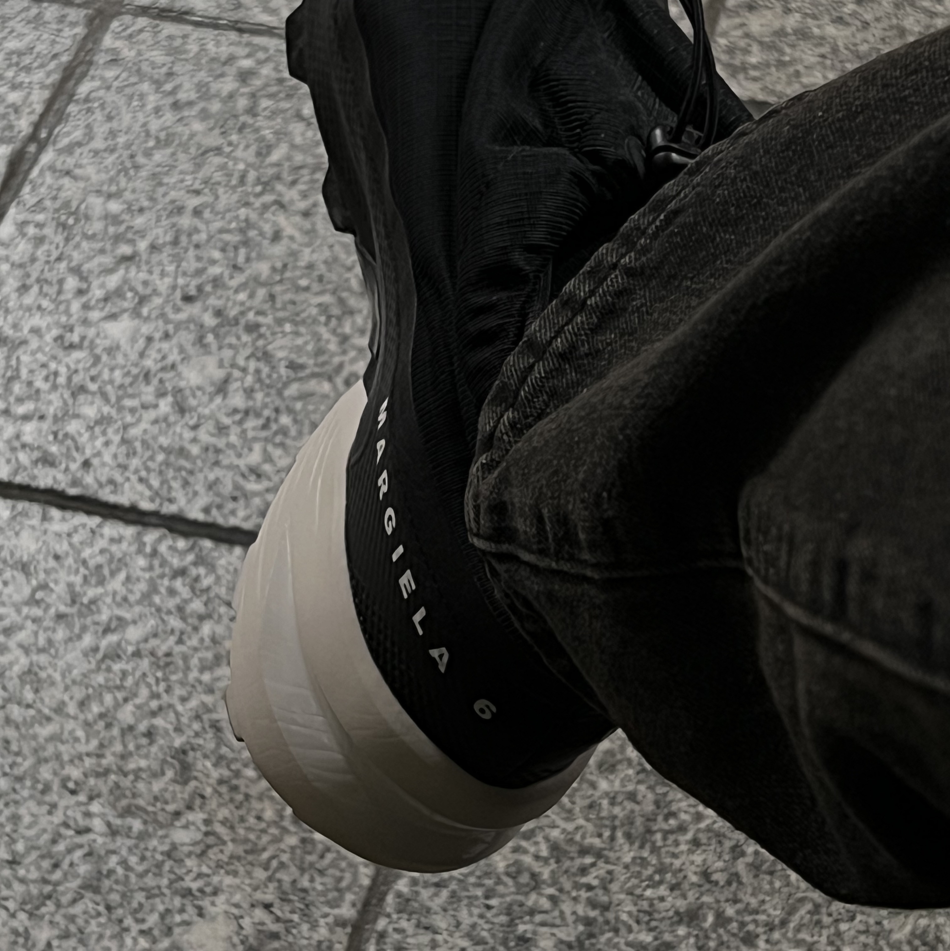 Salomon x MM6 Maison Margiela Cross Low Black 착용 스타일 - 3