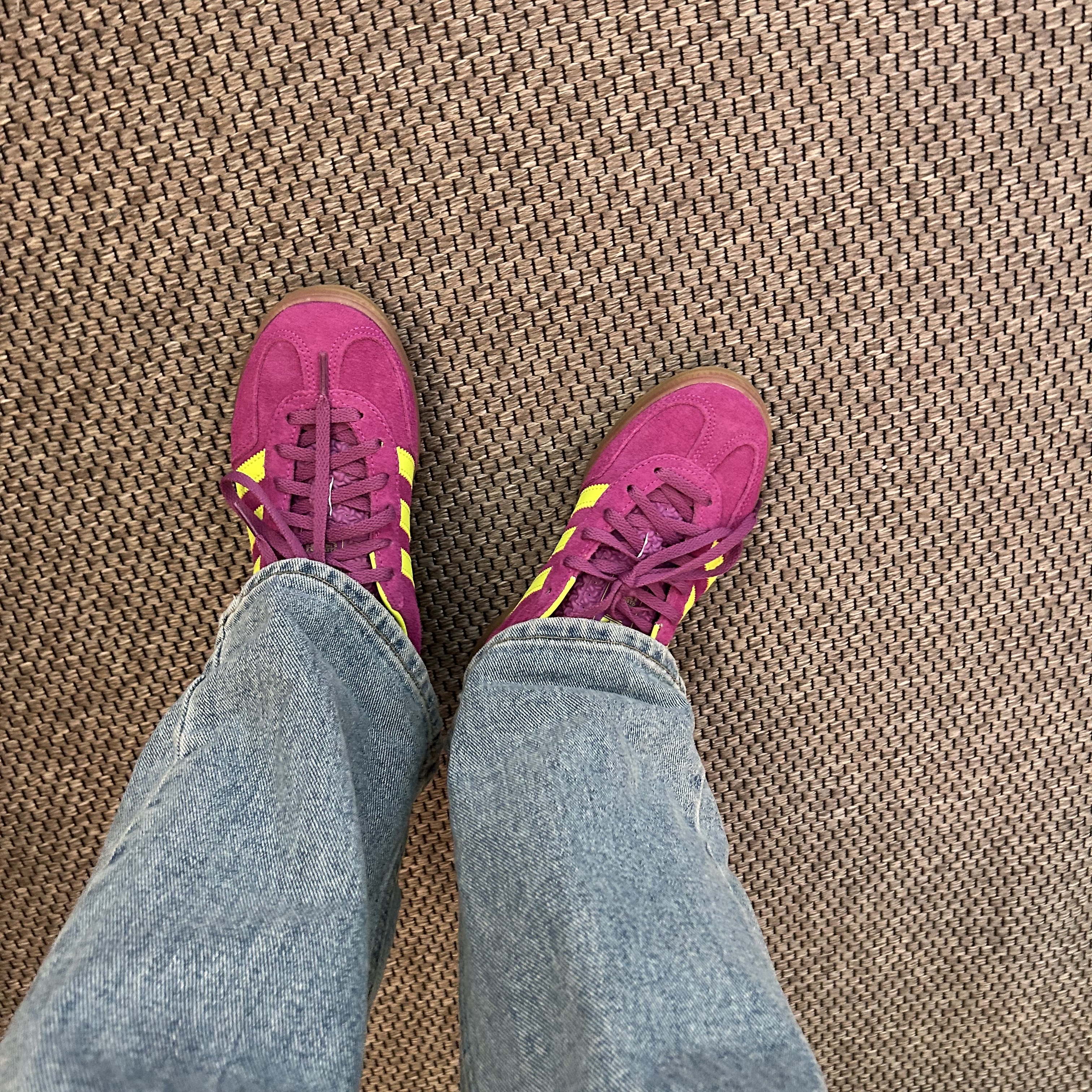 (W) Adidas Gazelle Indoor Purple Yellow 착용 스타일
